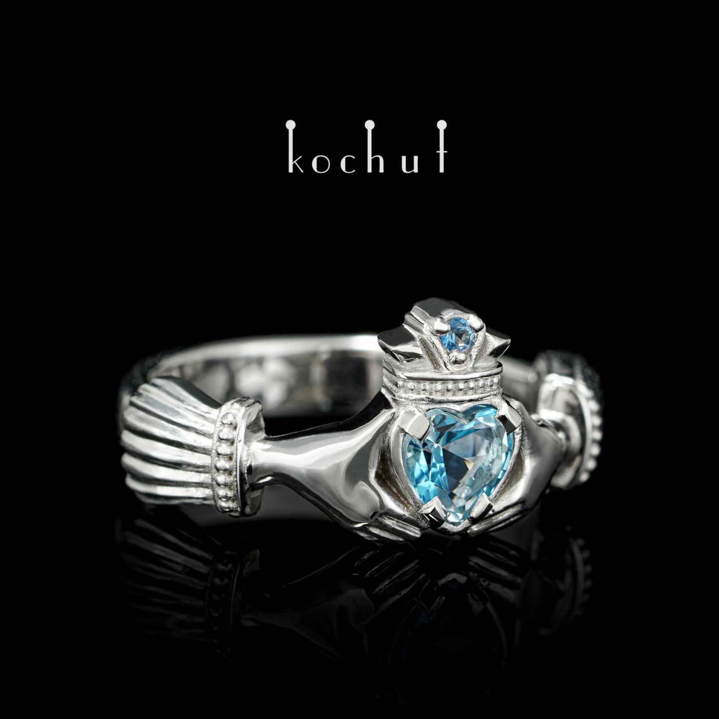 Claddagh: Liebe – Silberring mit Topasen, beschichtet mit weißem Rhodium.