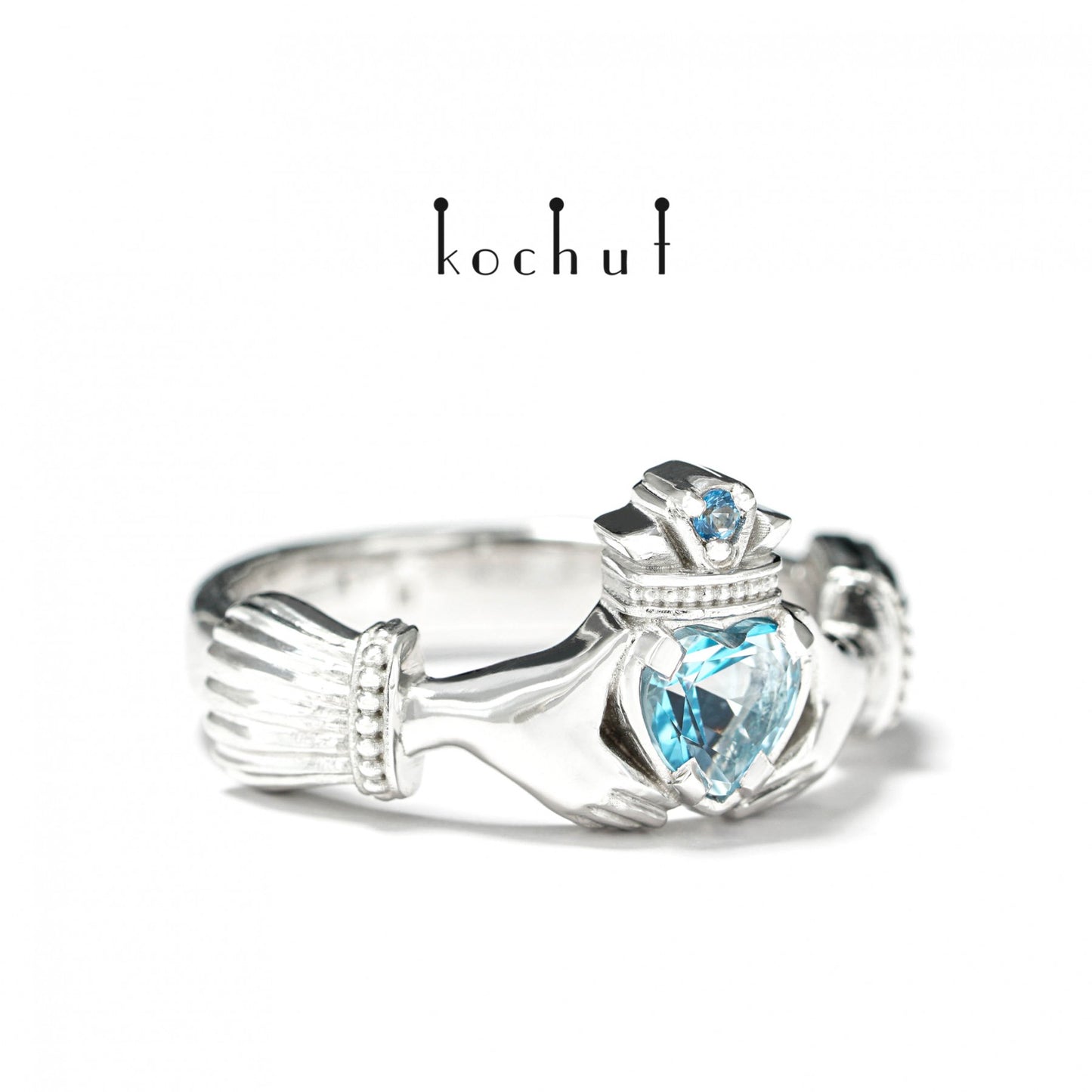 Claddagh: Liebe – Silberring mit Topasen, beschichtet mit weißem Rhodium.