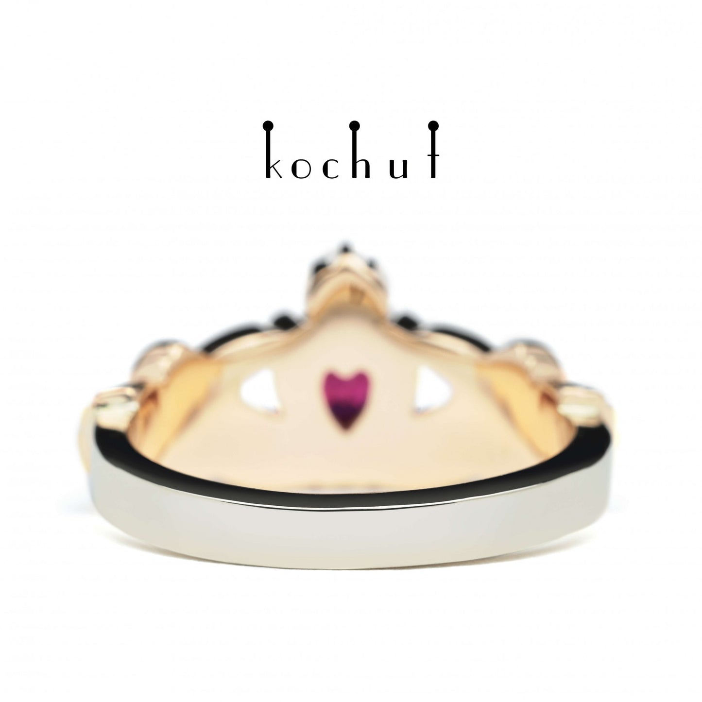 Claddagh: Liebe – Verlobungsring aus Rot- und Weißgold mit Rubin und Diamant.