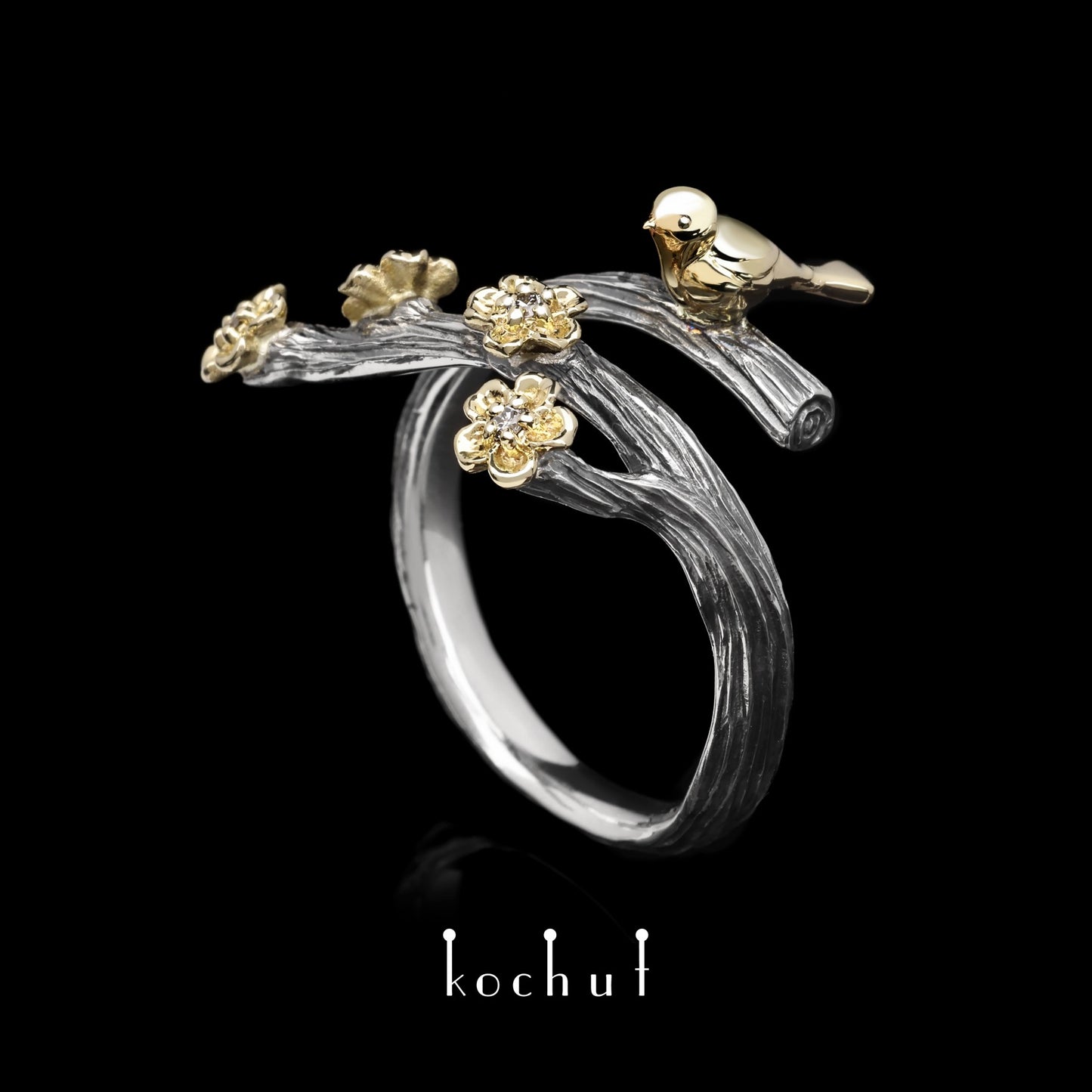 Vögelchen und Blumen – Ring aus oxidiertem Silber und Gelbgold mit Diamanten