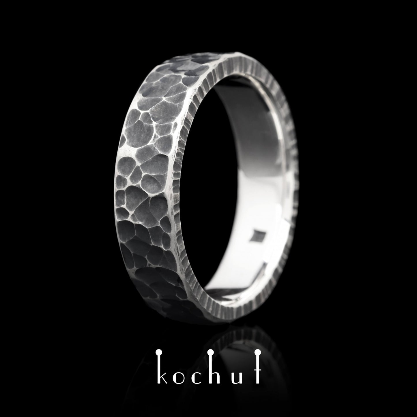 Extra — geschmiedeter Ring aus oxidiertem Silber