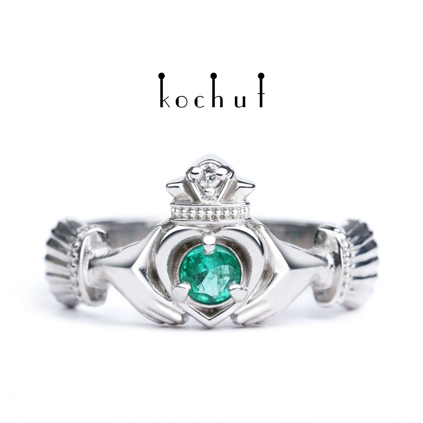 Claddagh: Loyalität — Ring aus Silber mit Smaragd und Diamant, überzogen mit weißem Rhodium.