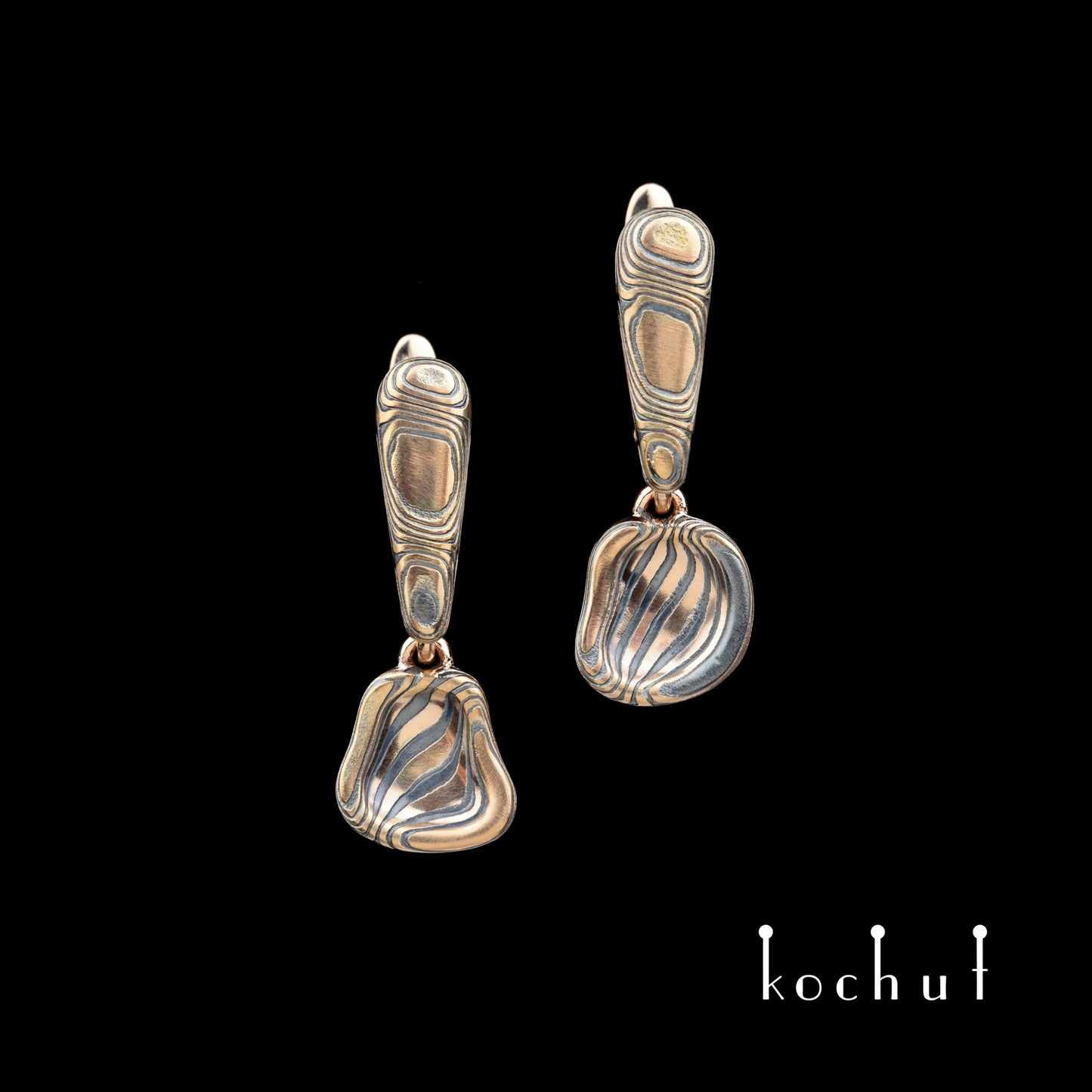 Kintsugi – Mokume-Ohrringe aus Rotgold und geätztem und oxidiertem Silber