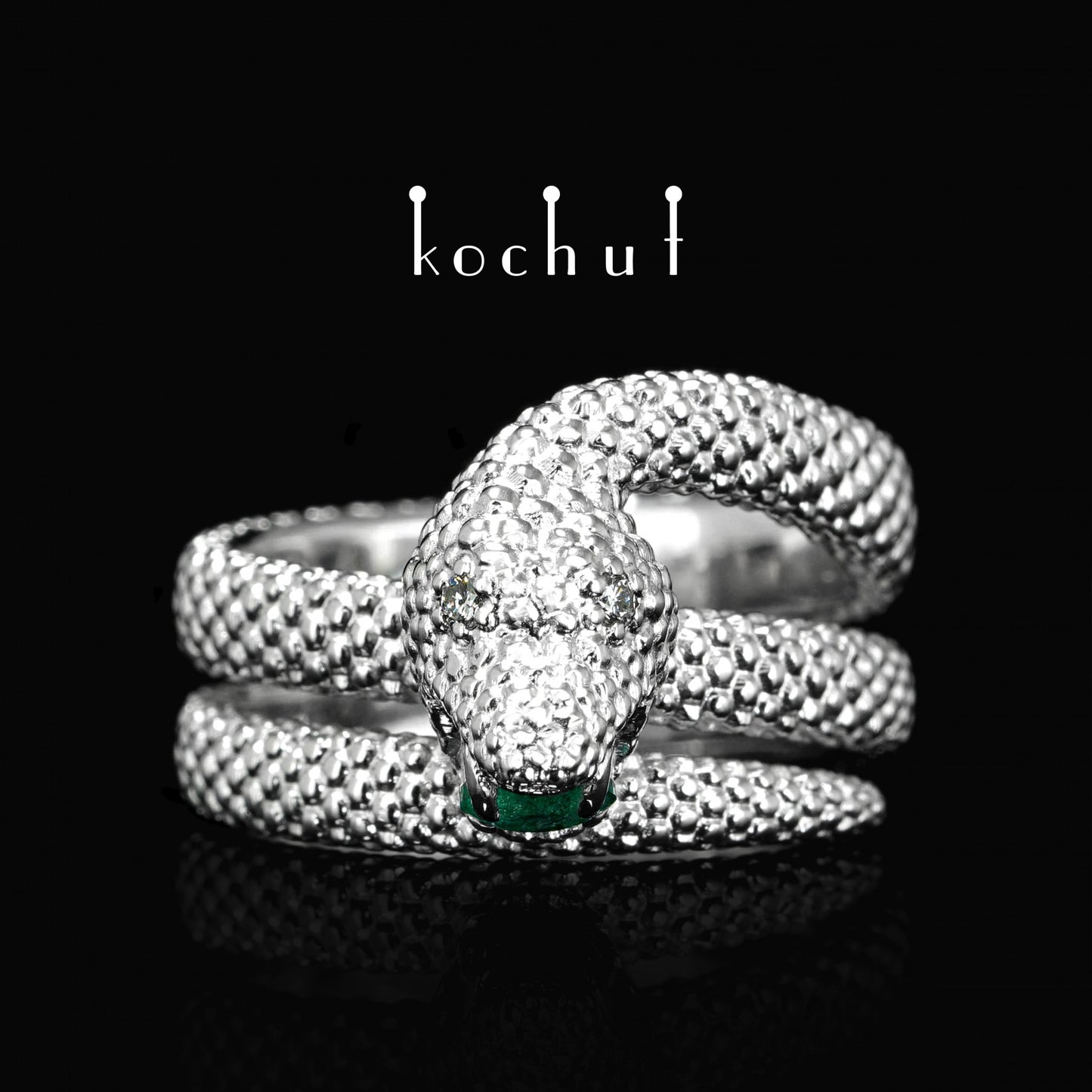 Die Liebe der Zügellosen - Ring aus Weißgold mit einem Smaragd und Diamanten, mit Rhodium überzogen