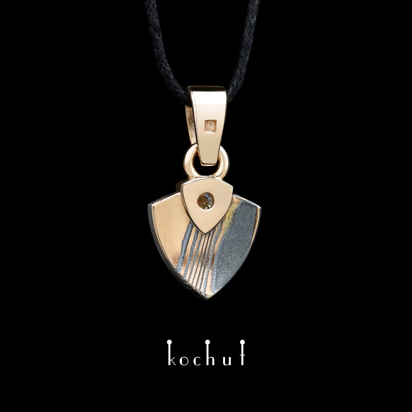 Seishi – Mokume-Anhänger aus Rotgold, geätztem und oxidiertem Silber mit Diamant
