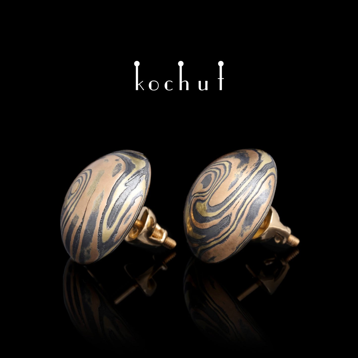 Whirlwind – Ohrringe aus Gelbgold, Rotgold sowie geätztem und oxidiertem Silber.