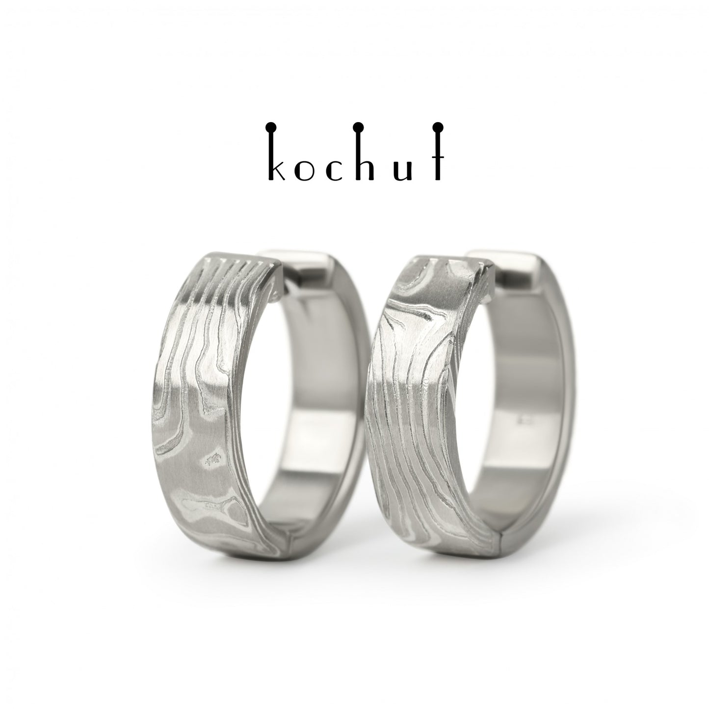 Yutori – Mokume-Ohrring aus Palladiumgold und geätztem Silber.