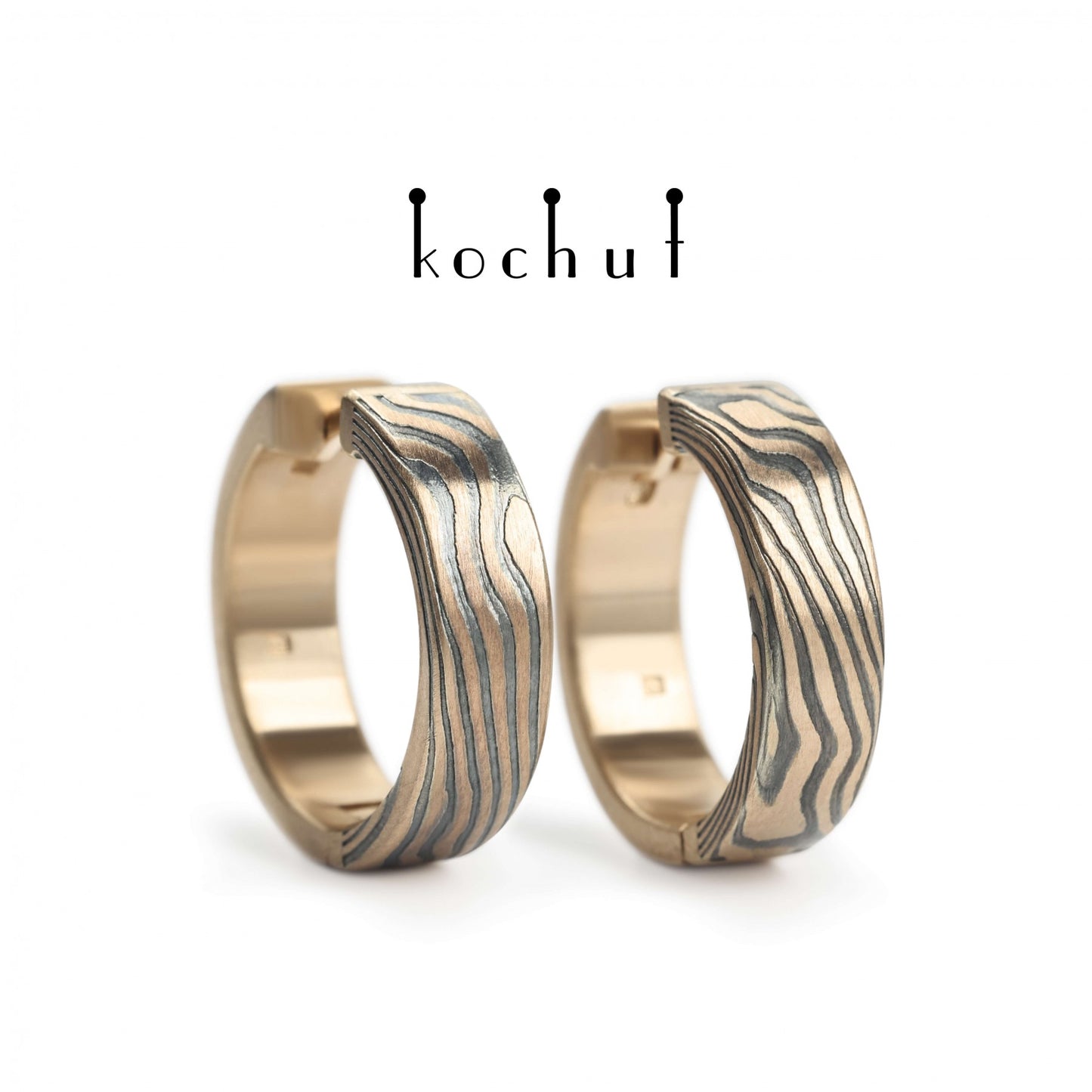 Yutori – Mokume-Ohrringe aus Rotgold, geätztem und oxidiertem Silber.