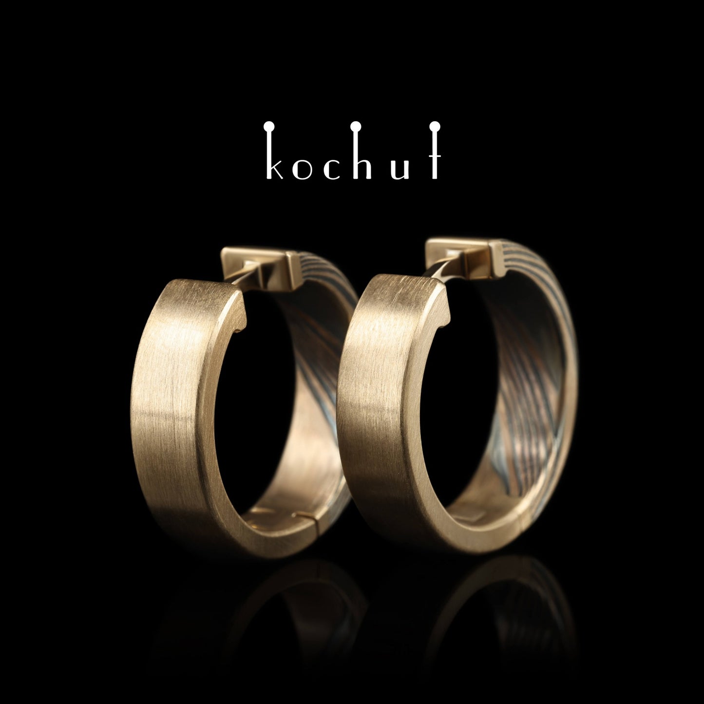 Yutori – Mokume-Ohrringe aus Rotgold, geätztem und oxidiertem Silber.