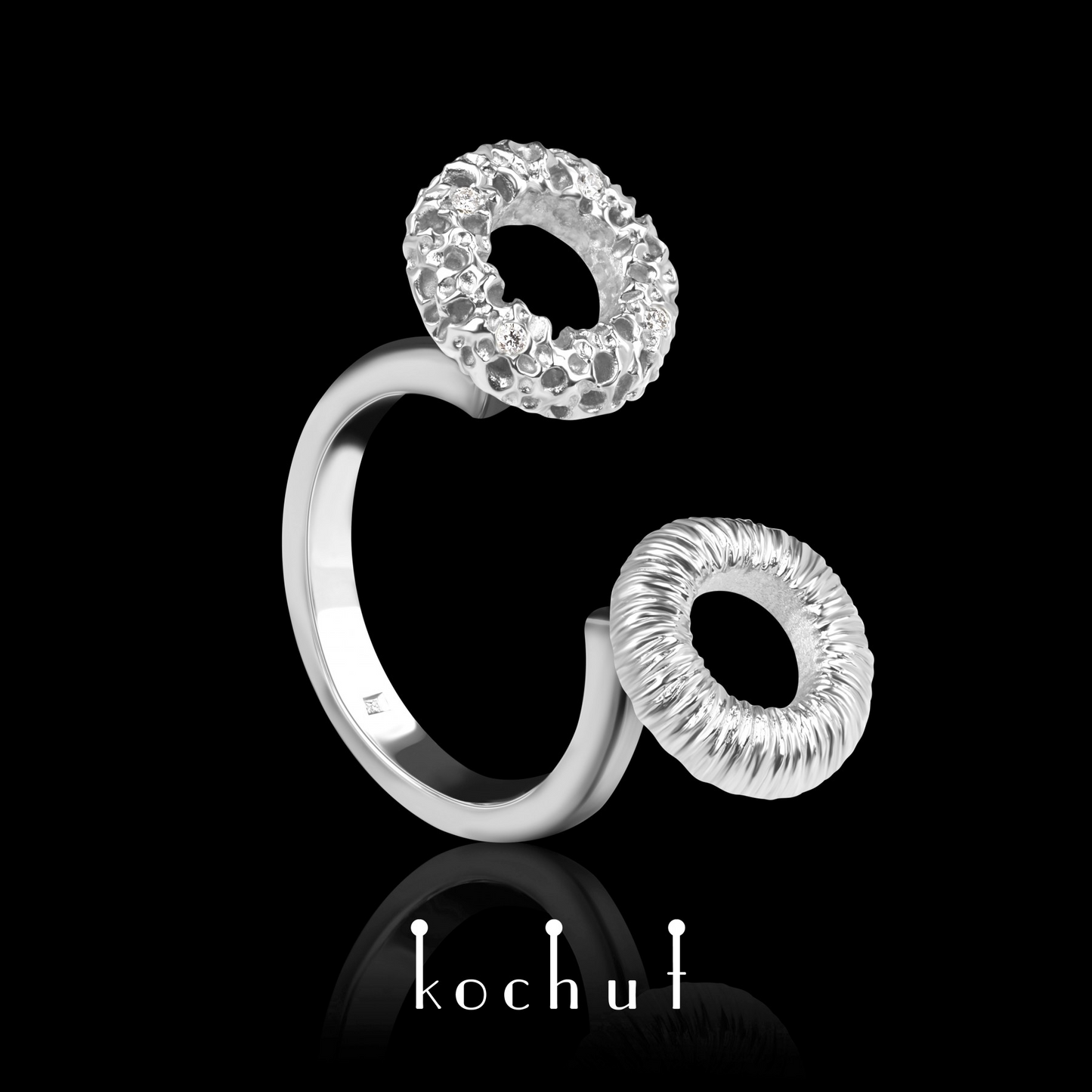Fata Morgana — ein Ring aus Weißgold mit Diamanten, überzogen mit weißem Rhodium