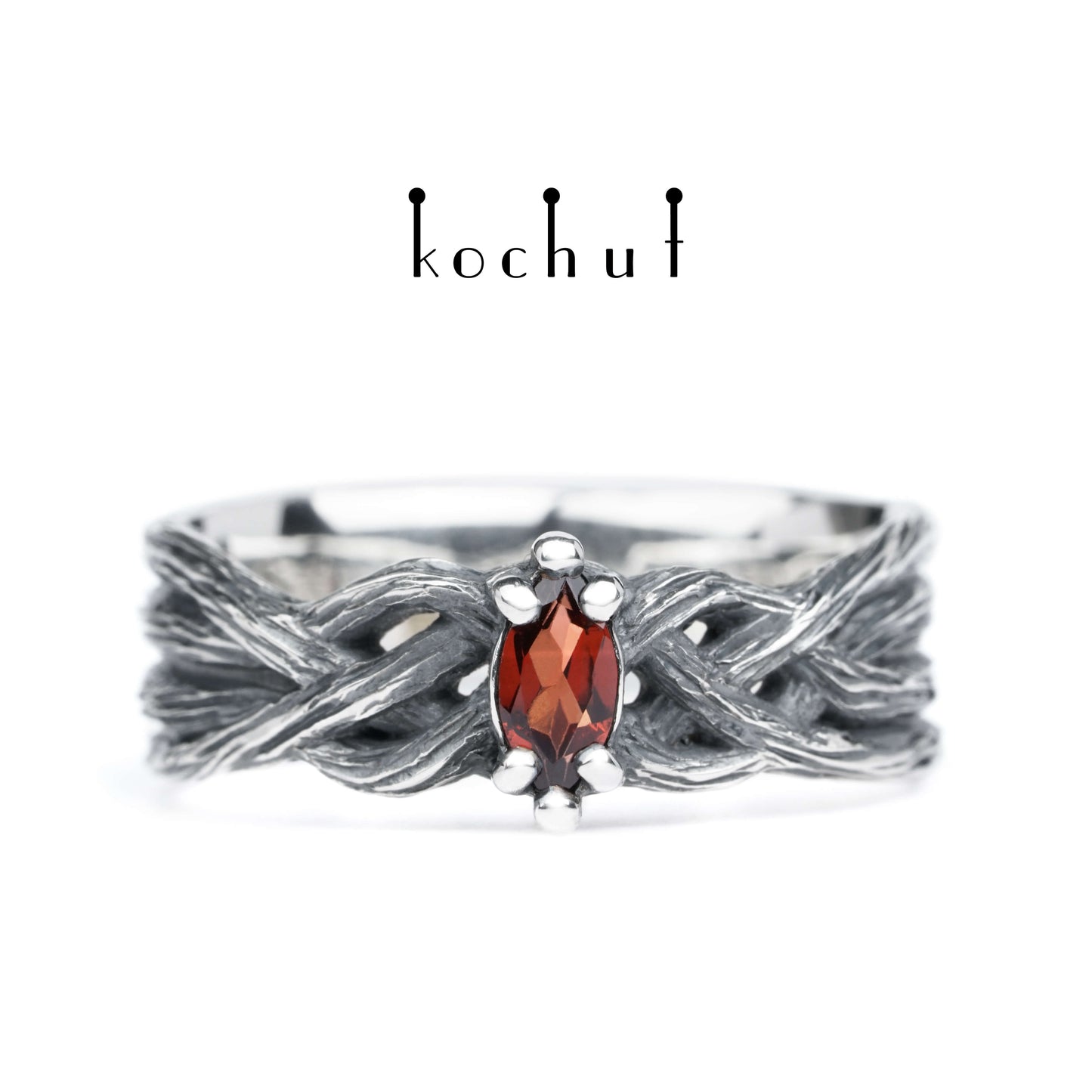 All-Seeing Eye — Ring aus oxidiertem Silber mit Granat