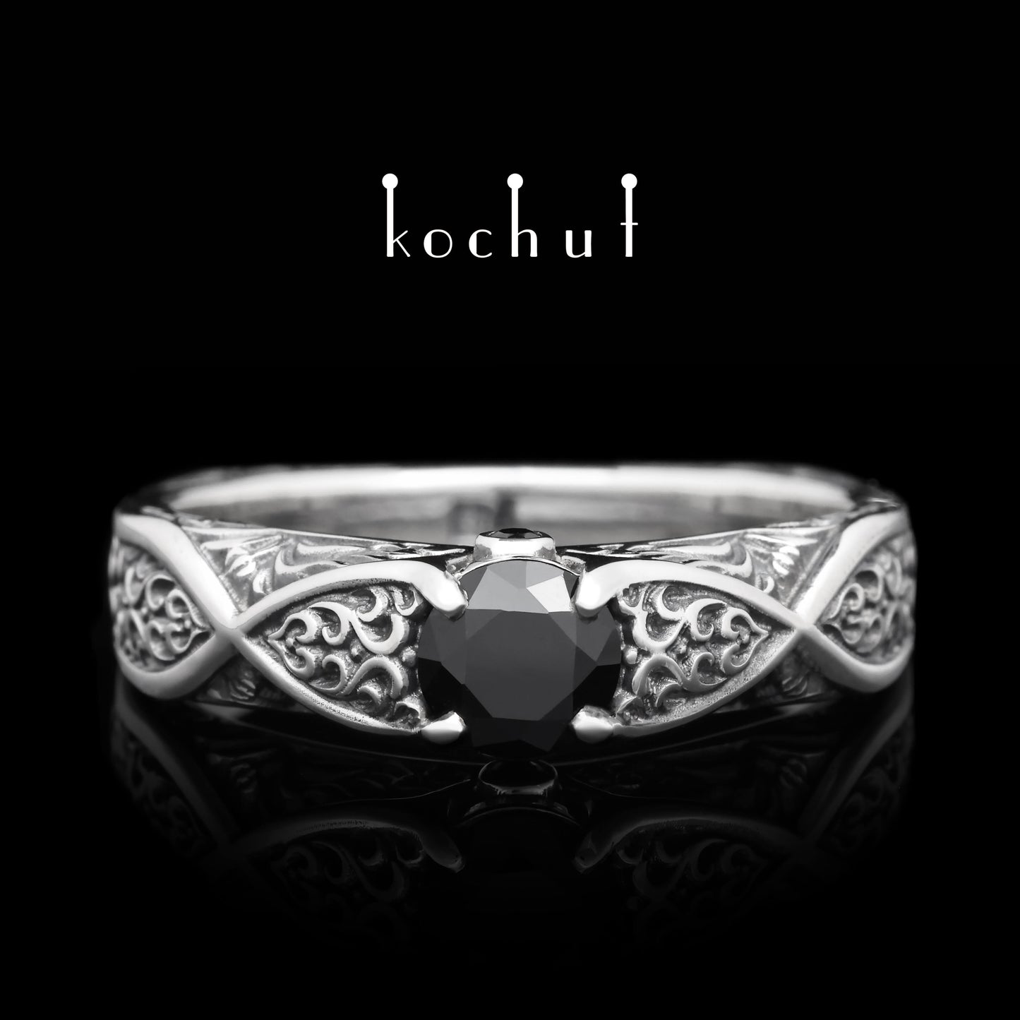 Versailles — Ring aus oxidiertem Silber mit Spinell