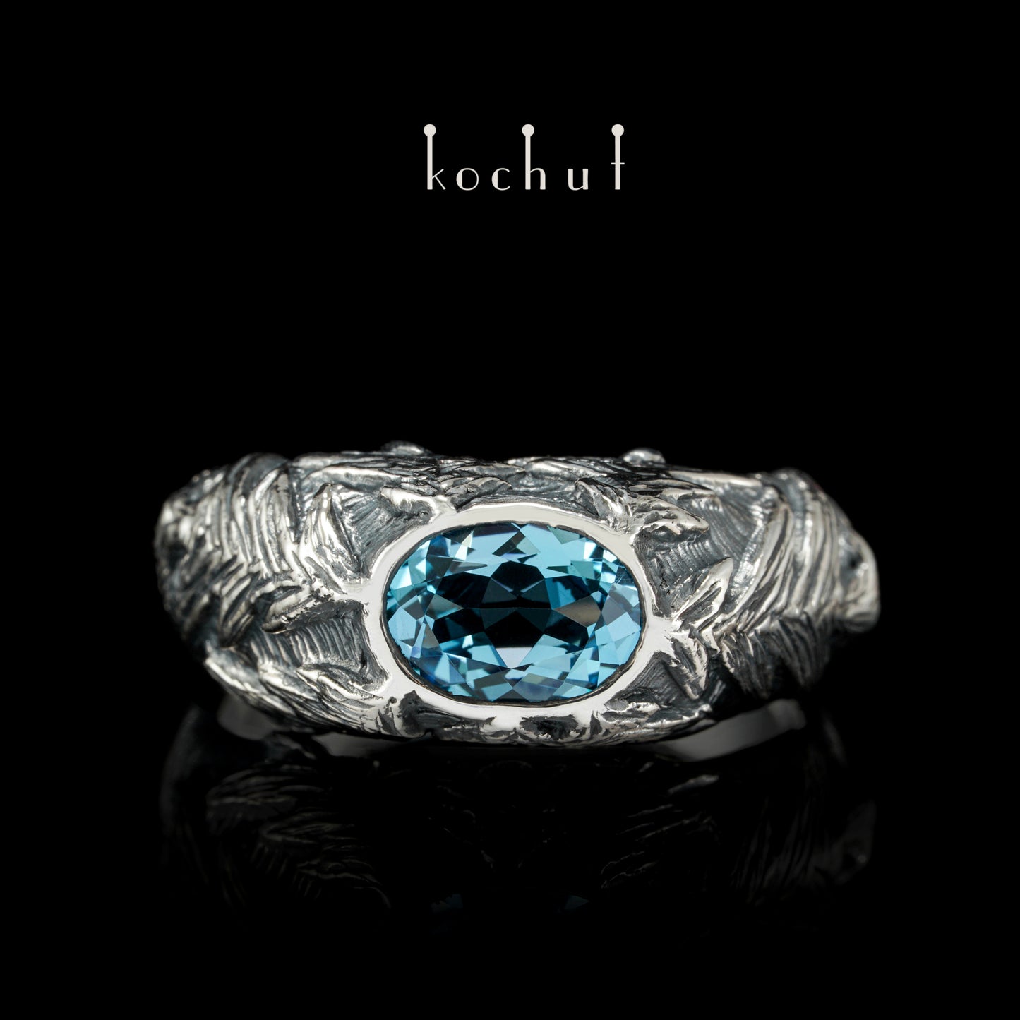 Synevyr — Ring aus oxidiertem Silber mit Topas
