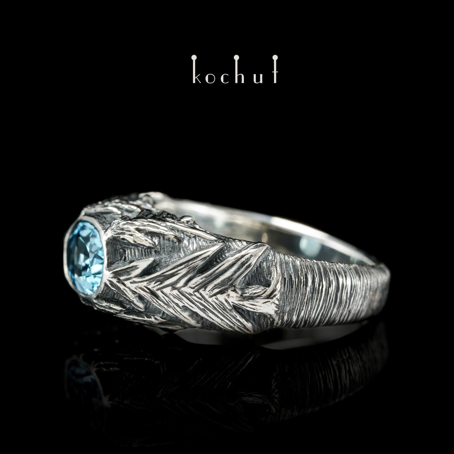 Synevyr — Ring aus oxidiertem Silber mit Topas