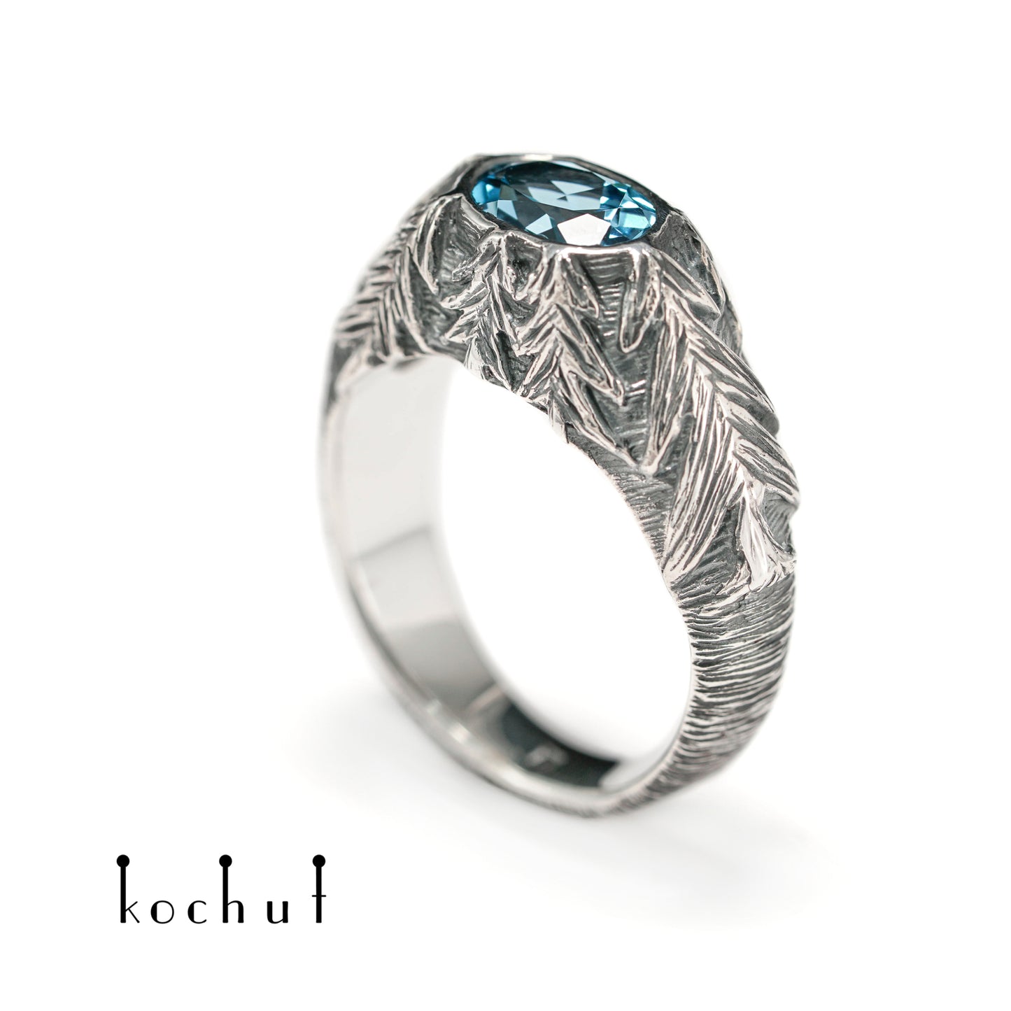 Synevyr — Ring aus oxidiertem Silber mit Topas