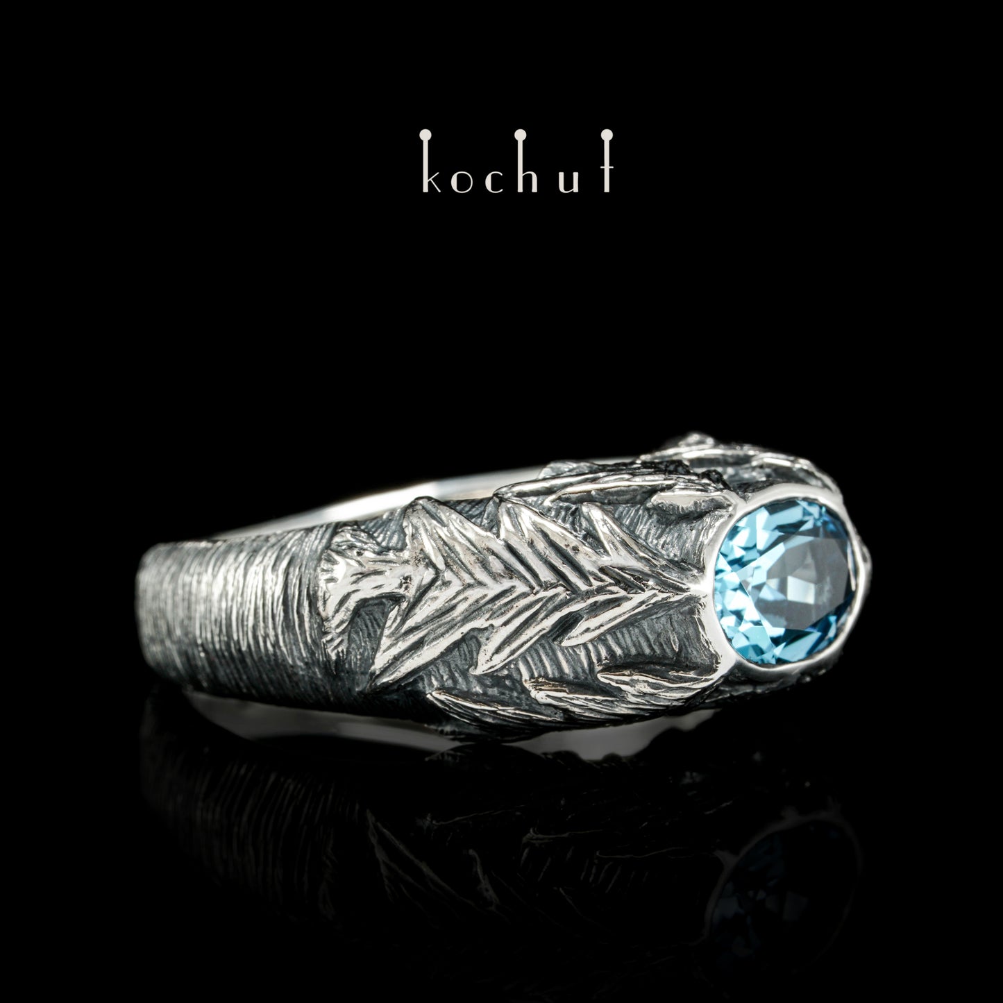 Synevyr — Ring aus oxidiertem Silber mit Topas