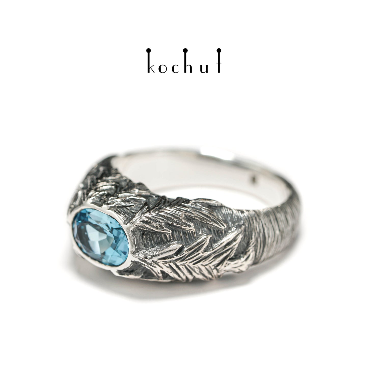 Synevyr — Ring aus oxidiertem Silber mit Topas