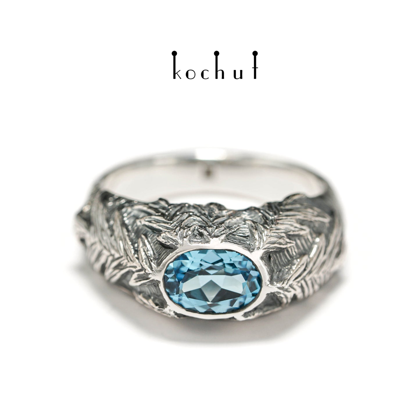 Synevyr — Ring aus oxidiertem Silber mit Topas