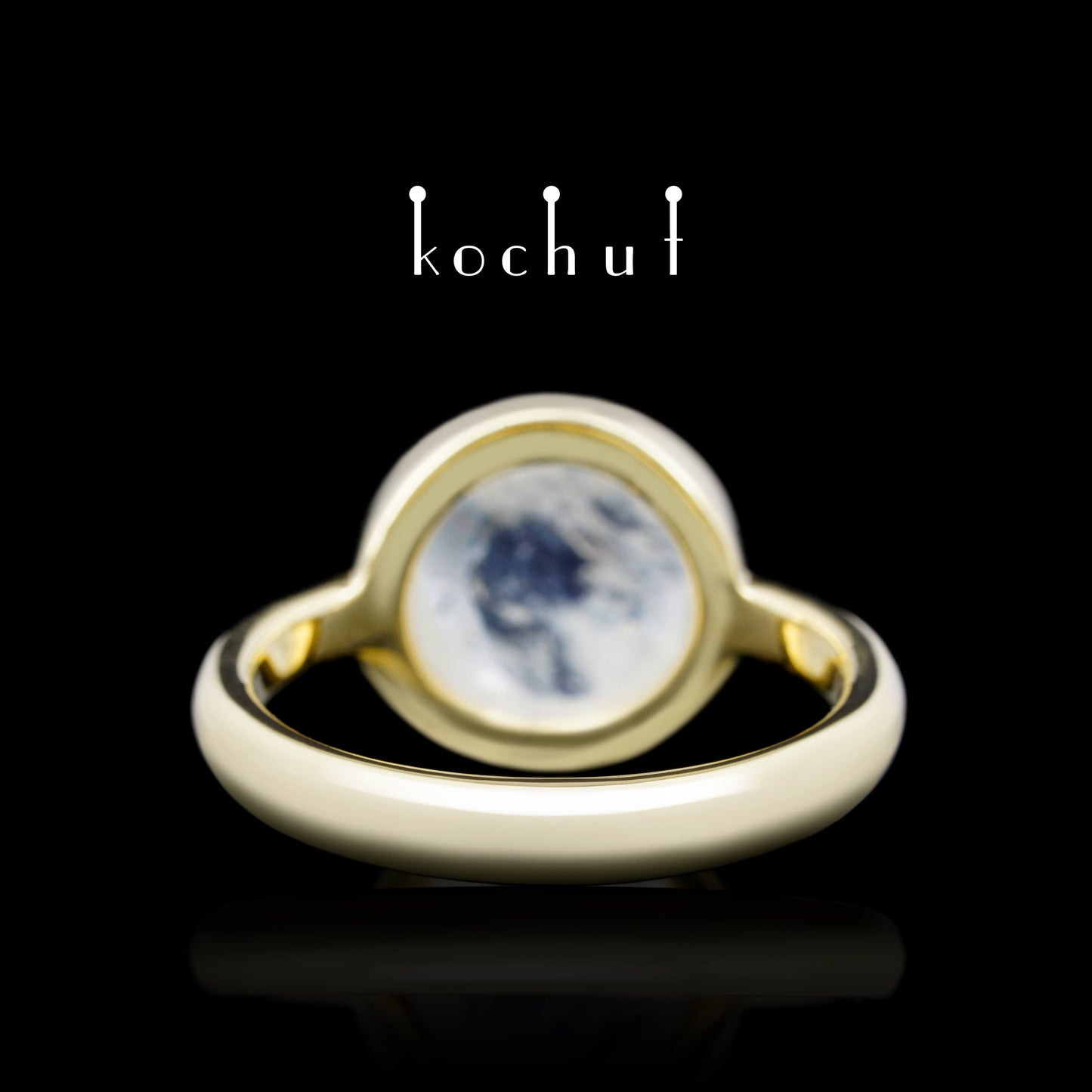 Supermoon — Ring aus Gelbgold mit Mondstein