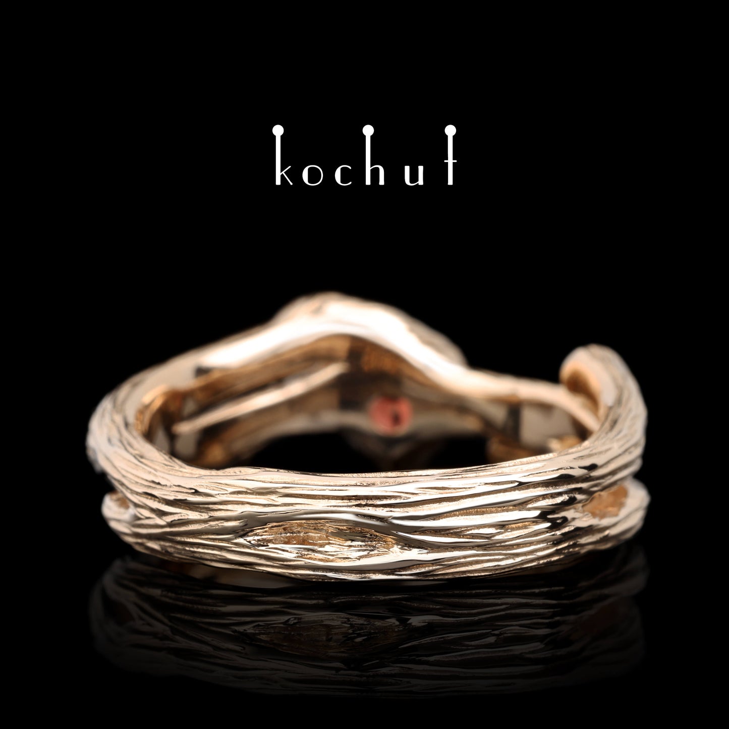 Herz des Waldes — Ring aus Rotgold mit Granat und Diamanten