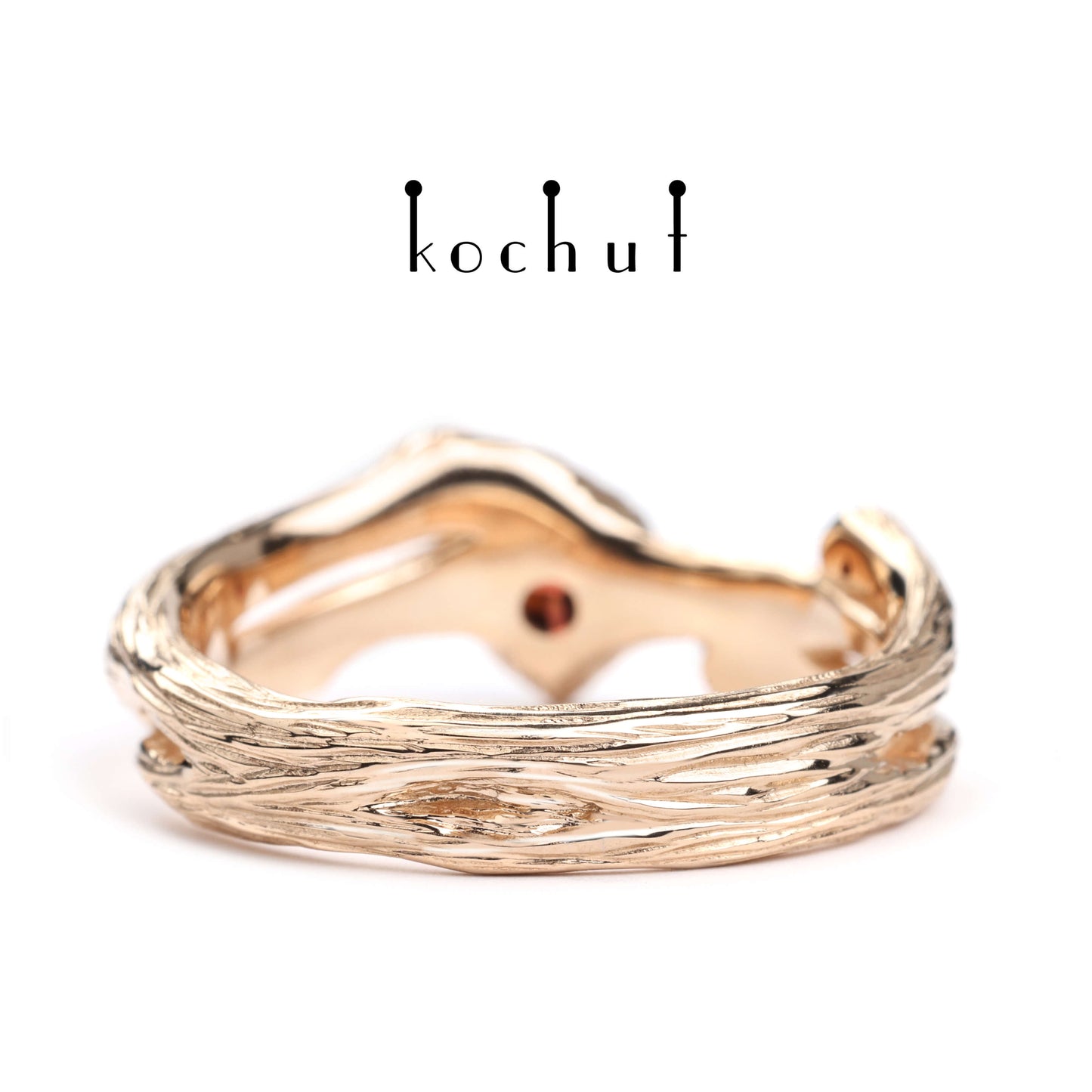 Herz des Waldes — Ring aus Rotgold mit Granat und Diamanten