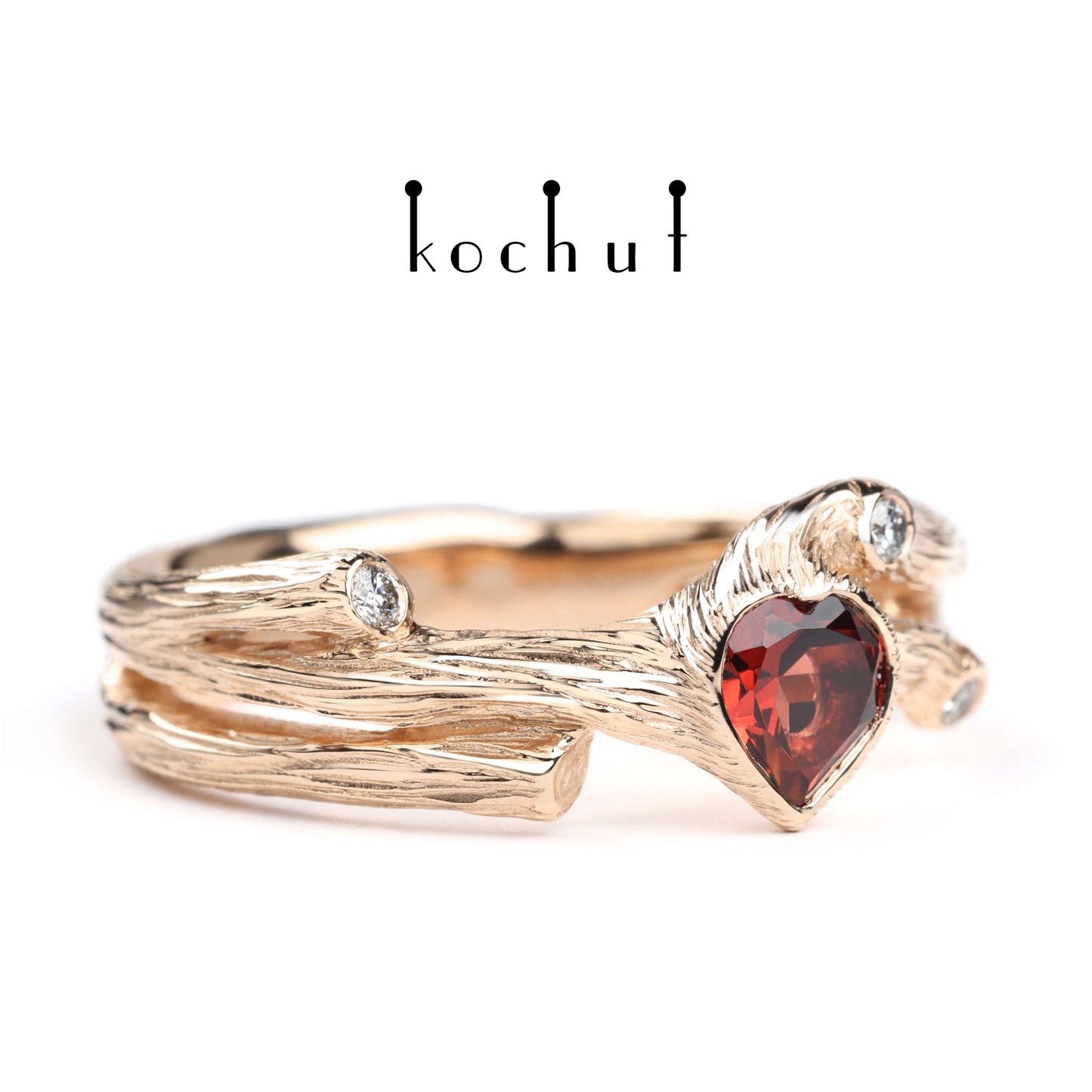 Herz des Waldes — Ring aus Rotgold mit Granat und Diamanten