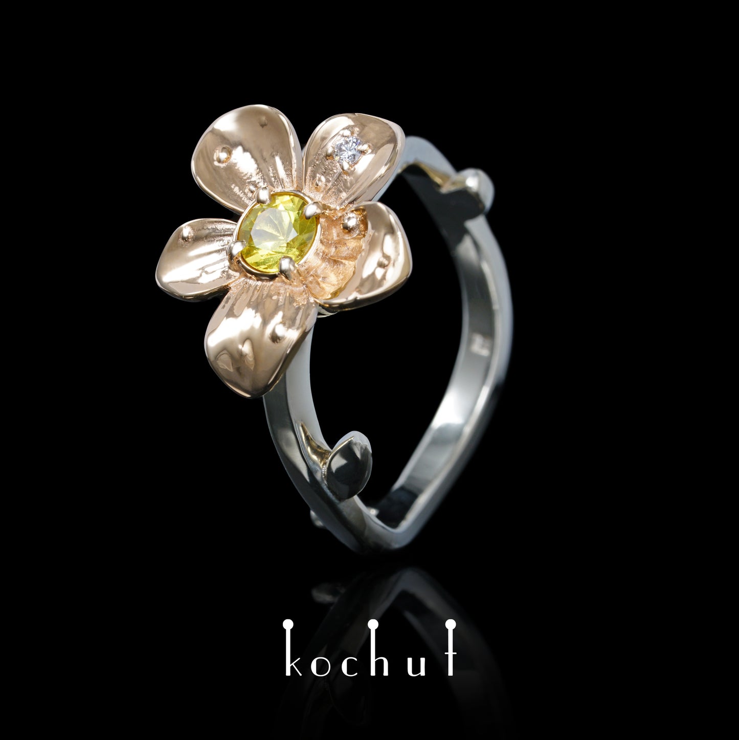 Violett — Verlobungsring aus Weiß- und Rotgold mit Saphir und Diamant