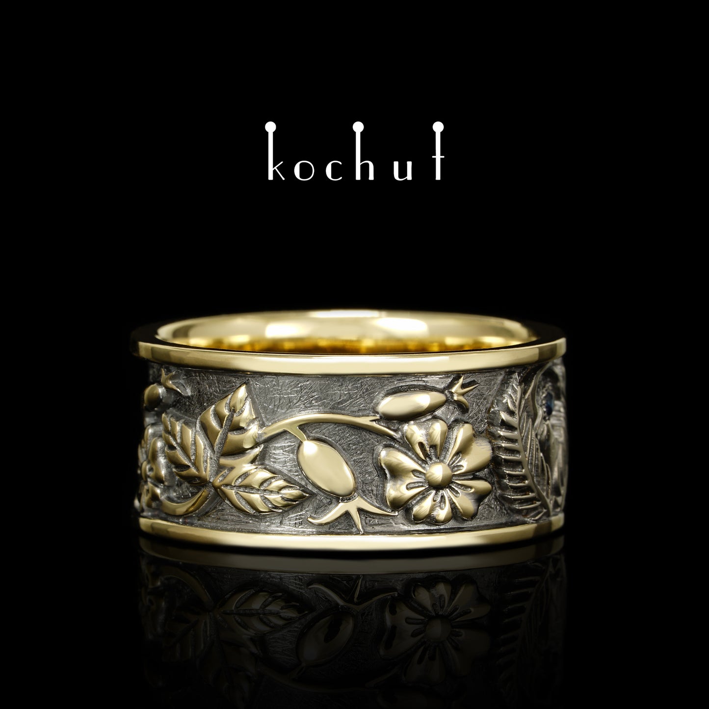 Alchemie der Liebe — Ehering aus Gelb- und Weißgold mit einem Saphir, überzogen mit schwarzem Rhodium