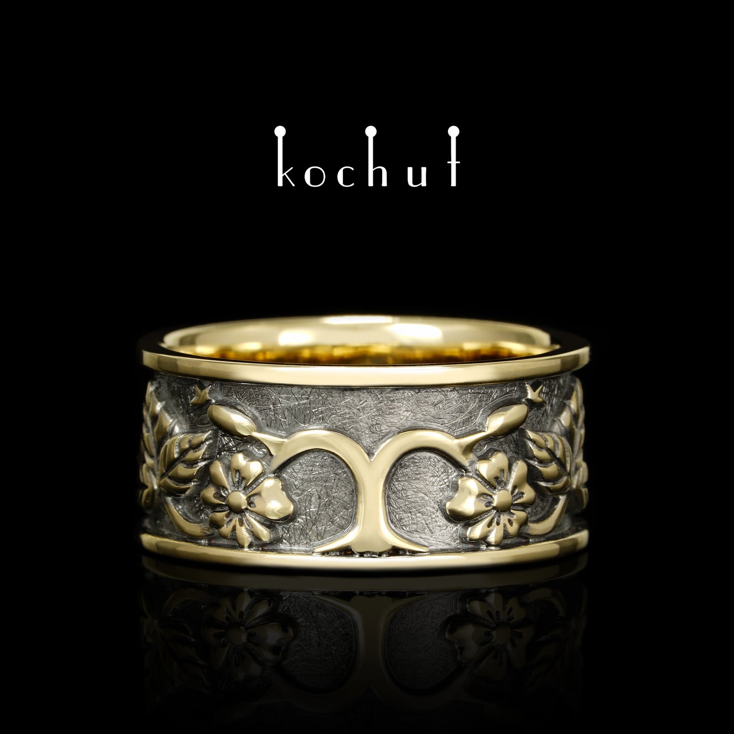 Alchemie der Liebe — Ehering aus Gelb- und Weißgold mit einem Saphir, überzogen mit schwarzem Rhodium