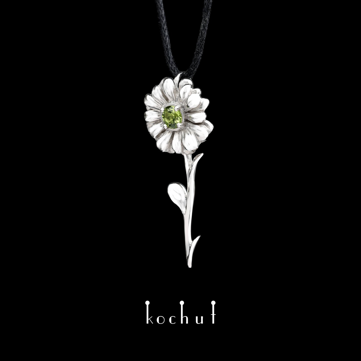 Kamille — Silberanhänger mit Chrysolith, beschichtet mit weißem Rhodium