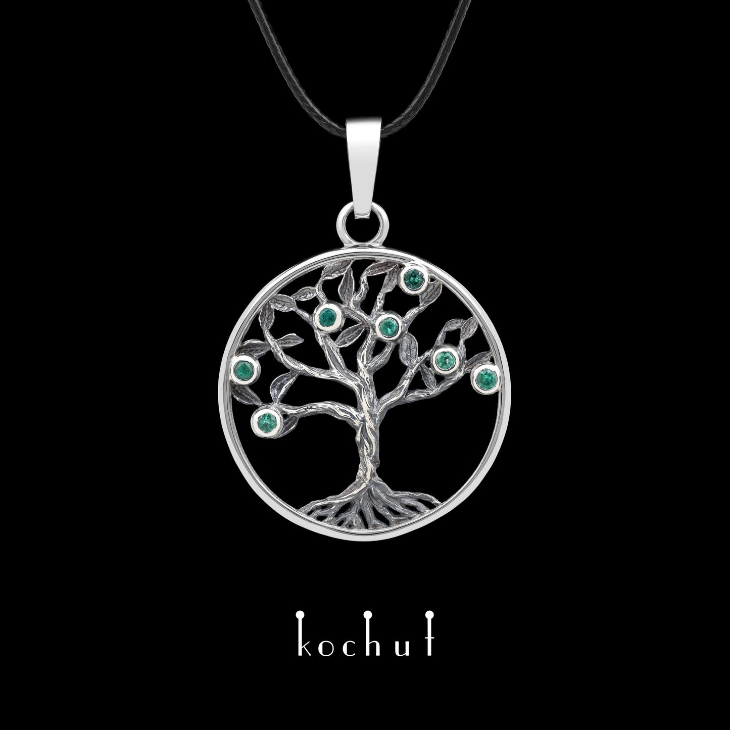 Baum des Lebens: Früchte — Anhänger aus oxidiertem Silber mit Smaragden