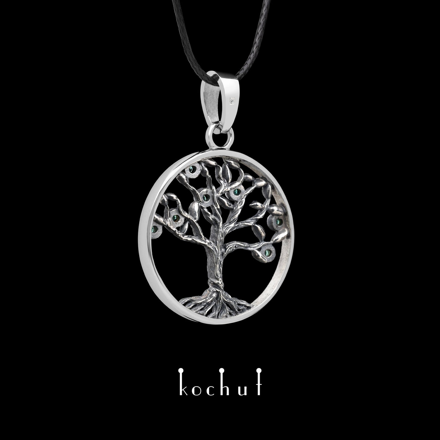 Baum des Lebens: Früchte — Anhänger aus oxidiertem Silber mit Smaragden