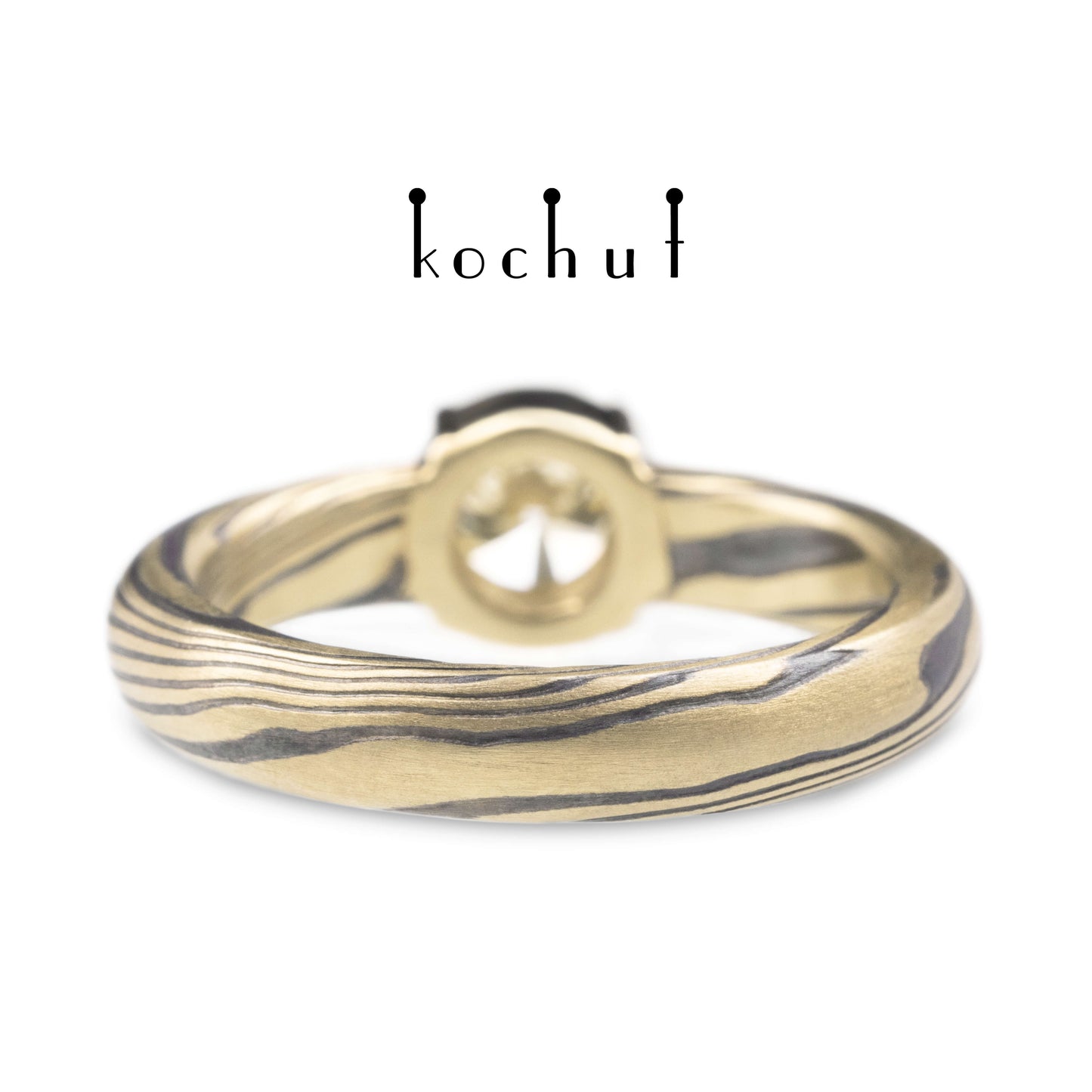 Haiku — Mokume-Ring aus Gelbgold mit graviertem und oxidiertem Silber sowie einem braunen Diamanten