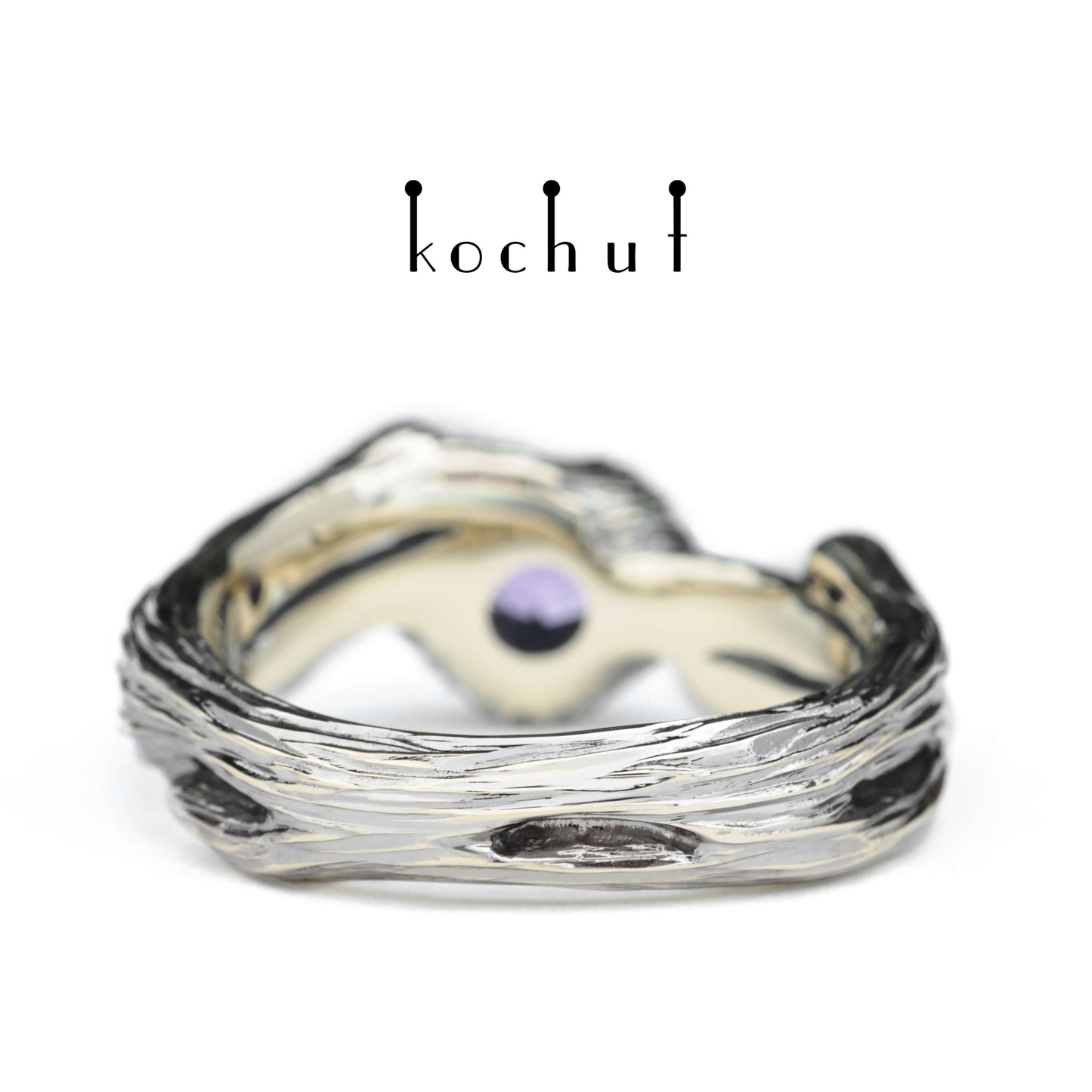 Herz des Waldes — Ring aus Weißgold mit Amethyst und Diamanten, beschichtet mit schwarzem Rhodium