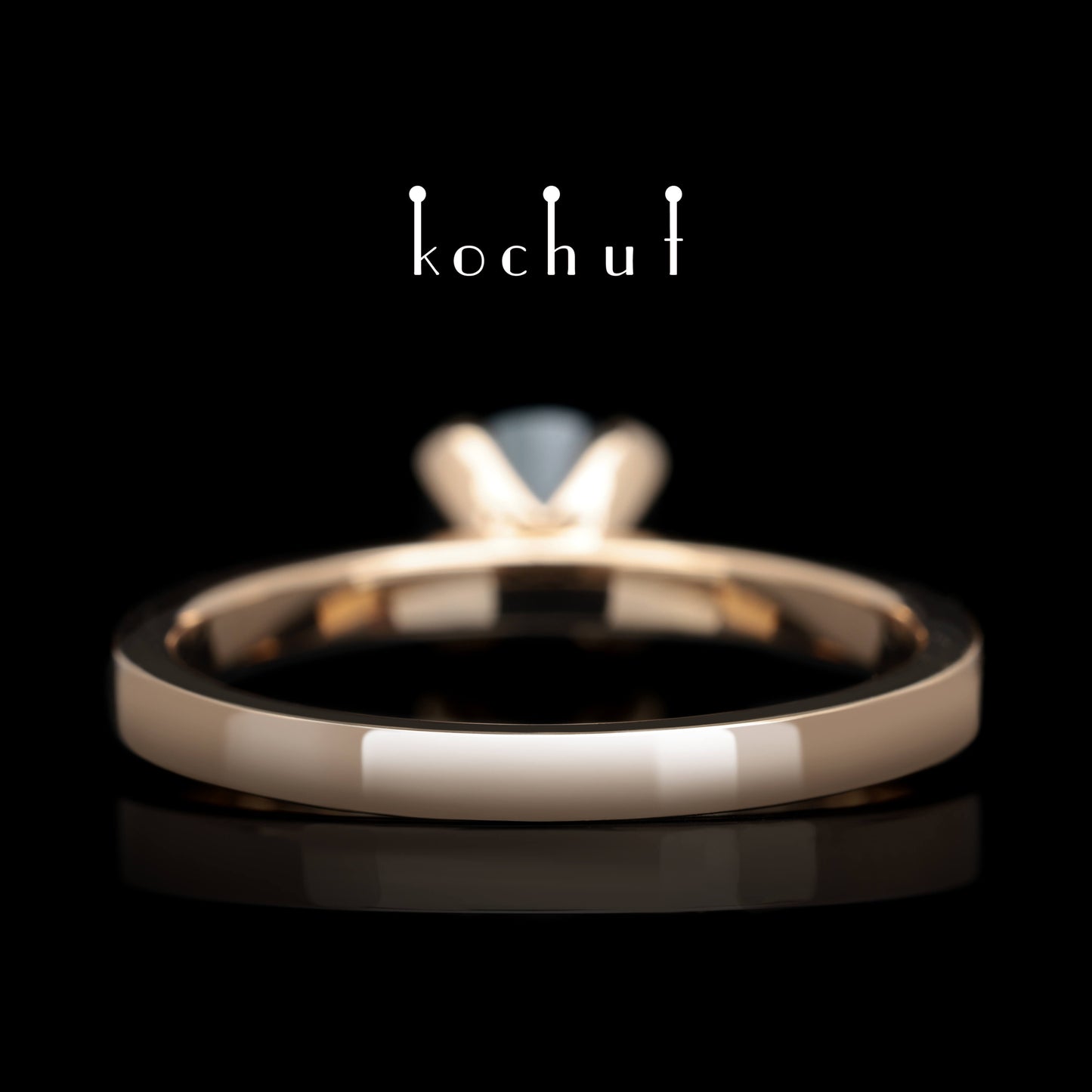 Zärtlichkeit der Gefühle — Ring aus Rotgold mit schwarzem Spinell