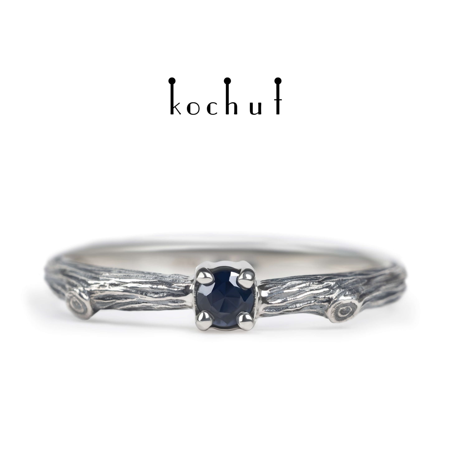 Zerbrechlicher Zweig — Ring aus oxidiertem Silber mit Saphir