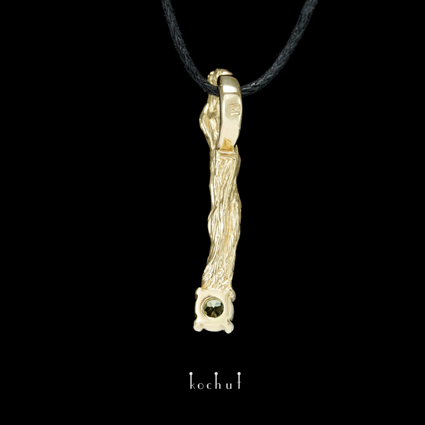 Kleiner Zweig — Anhänger aus Gelbgold mit Chrysolith