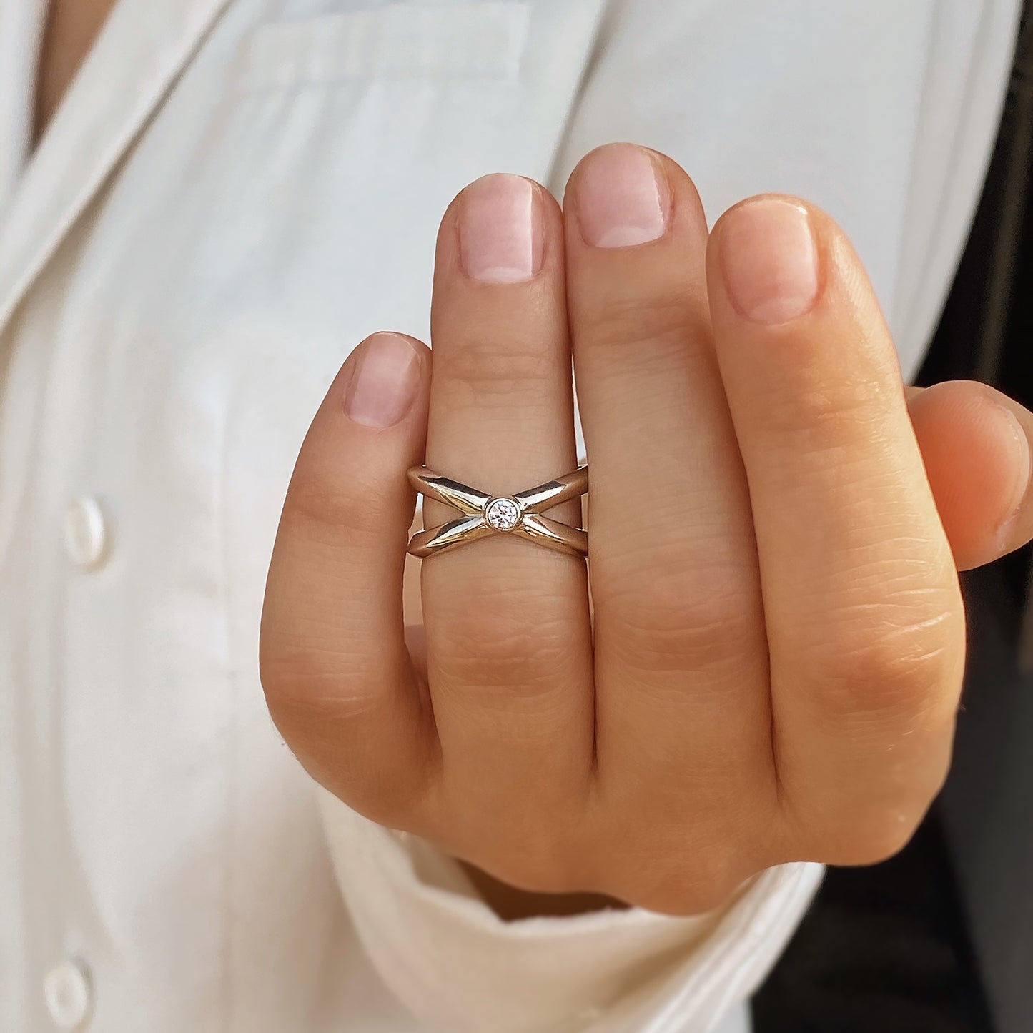 Ansprechpartner — Weißgold-Diamantring