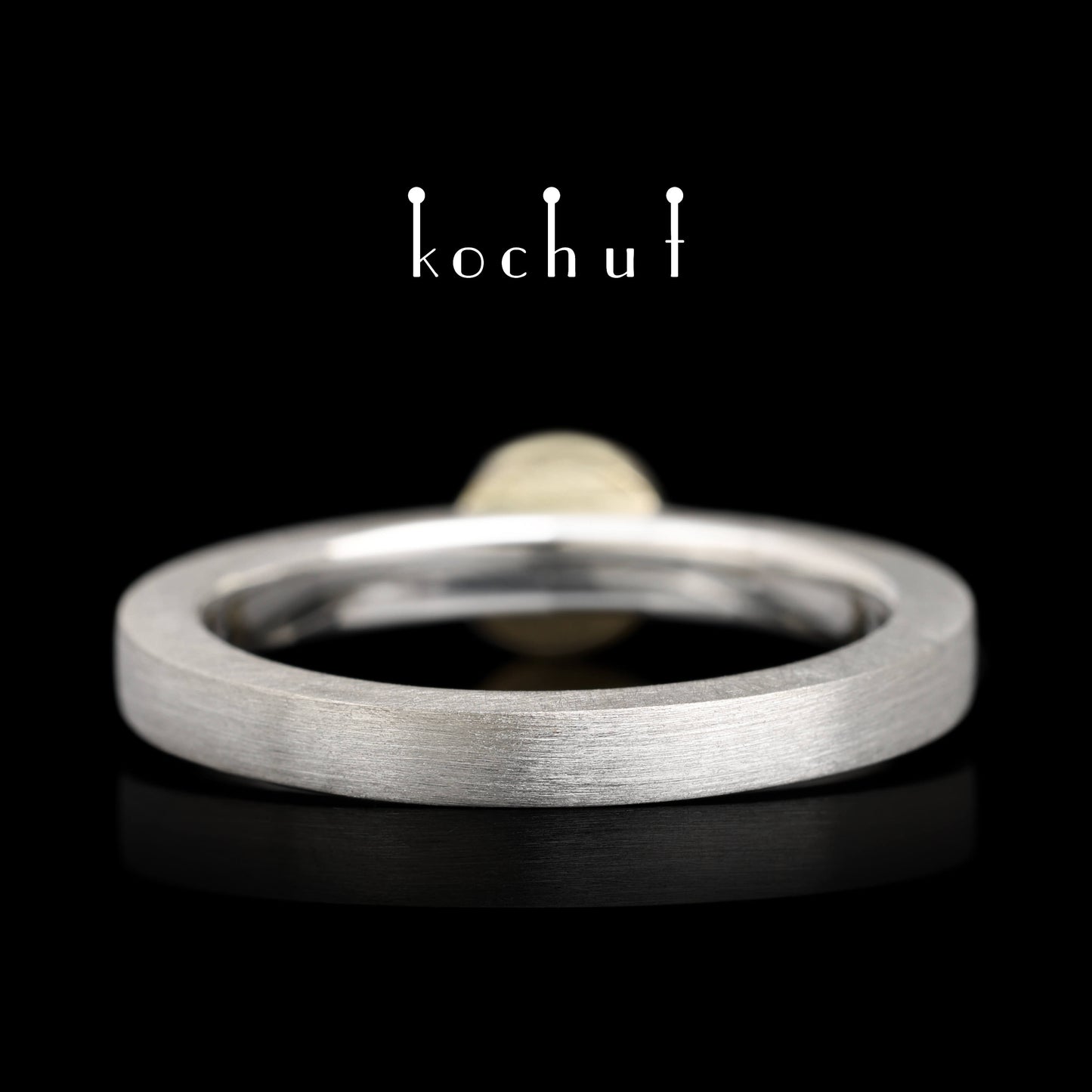 Mars — Ring aus Silber und Gelbgold mit einem Granat