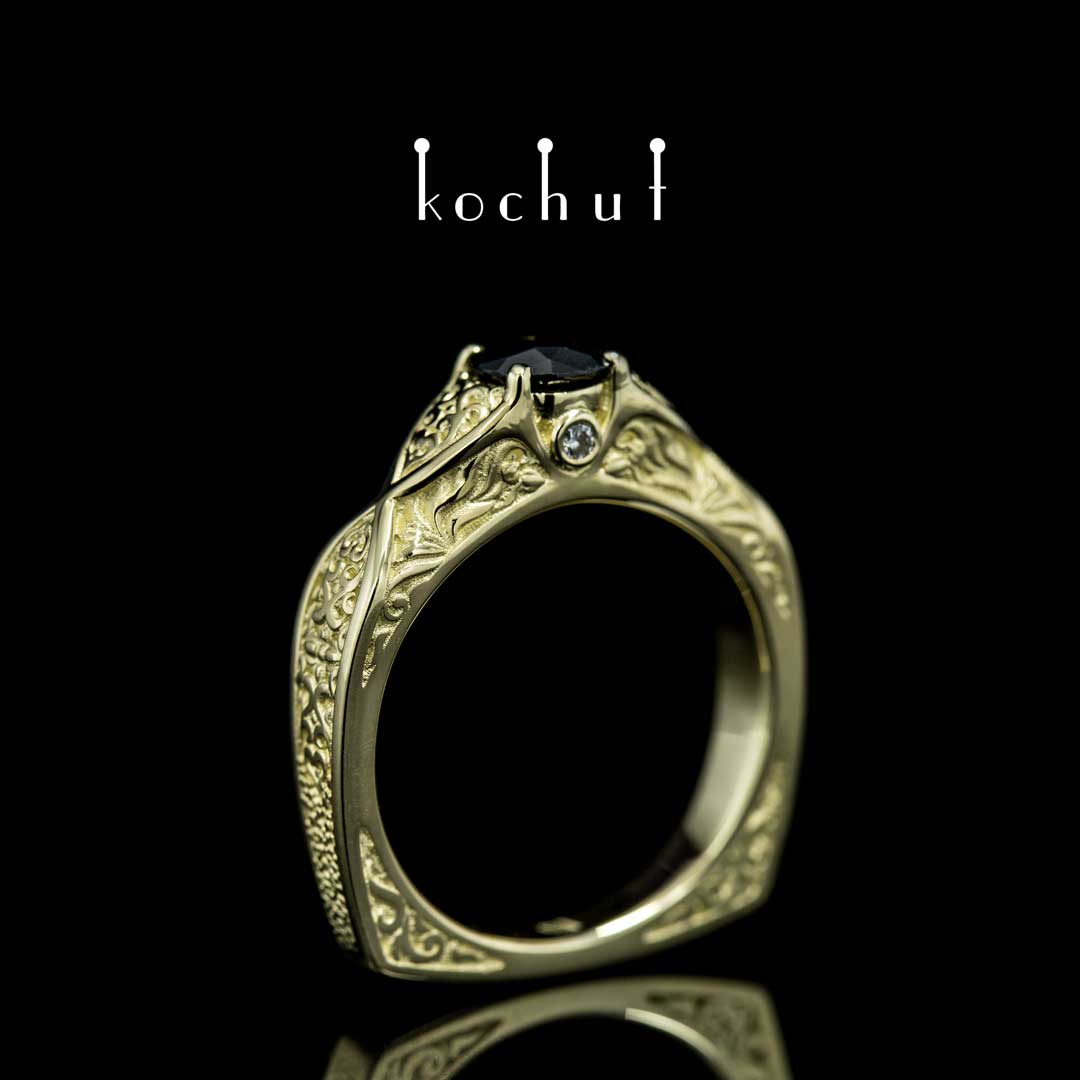 Versailles — Verlobungsring aus Gelbgold mit Saphir und Diamanten