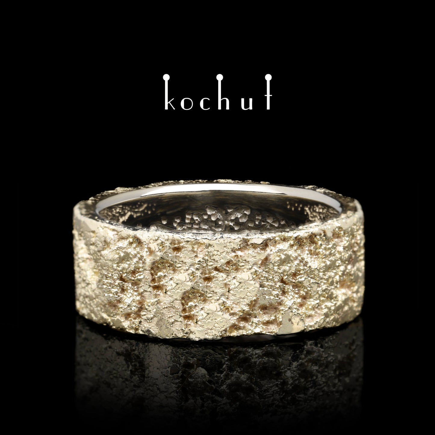 Seele und Körper mit einem Lebensbaum und Schmiedelicht — Ring aus Gelb- und Weißgold