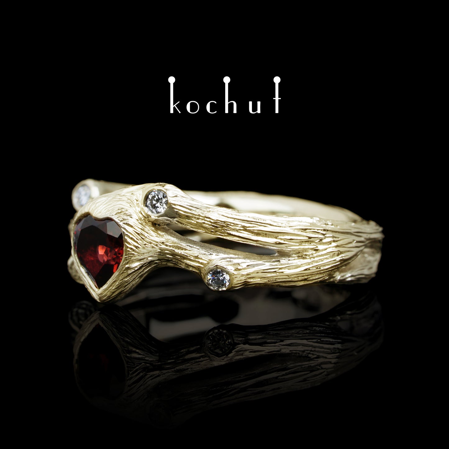 Herz des Waldes — Ring aus Gelbgold mit Granat und Diamanten