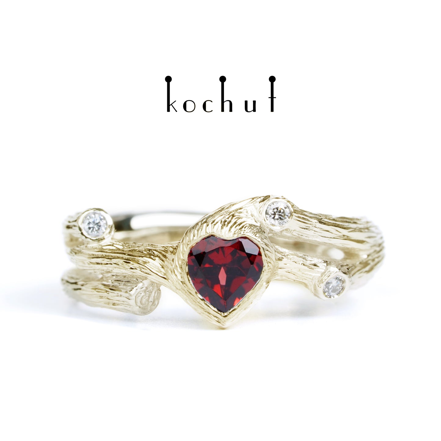 Herz des Waldes — Ring aus Gelbgold mit Granat und Diamanten