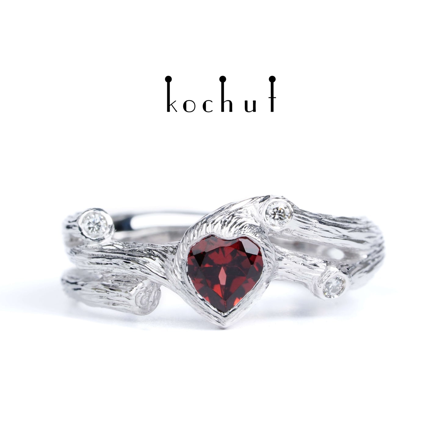 Herz des Waldes — Ring aus Weißgold mit Granat und Diamanten, platiert mit weißem Rhodium