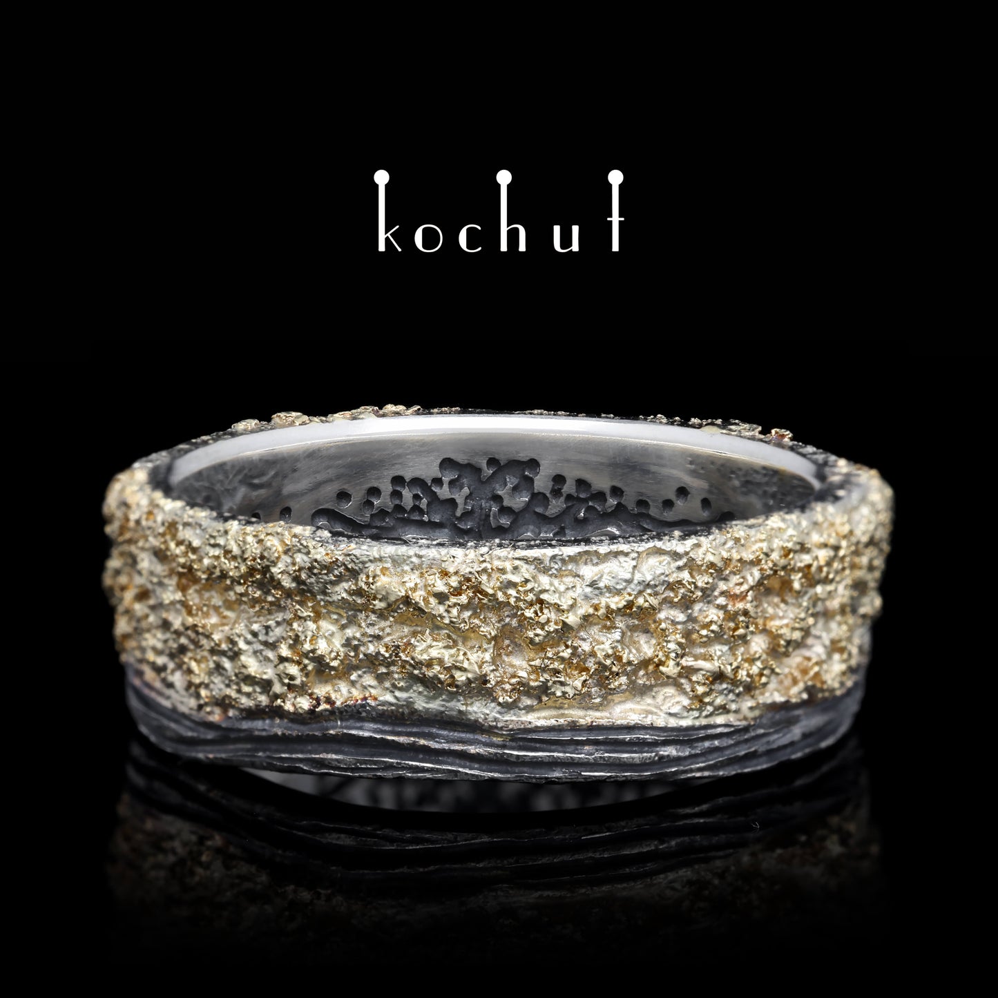Leib und Seele mit Rinde und Lebensbaum — Ehering aus oxidiertem Silber mit Gelbgold-Oberfläche