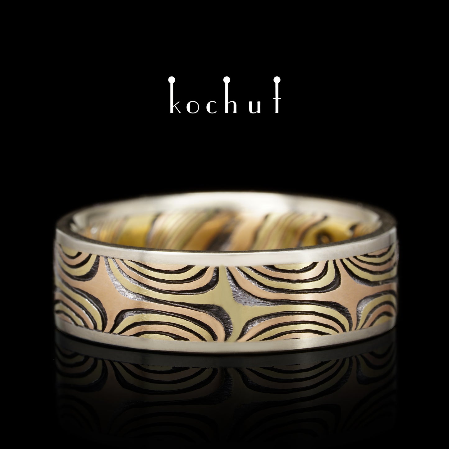 Das Leuchten der östlichen Sterne – Mokume-Ring aus Gelb-, Rotgold und graviertem, oxidiertem Silber mit Rändern aus Weißgold