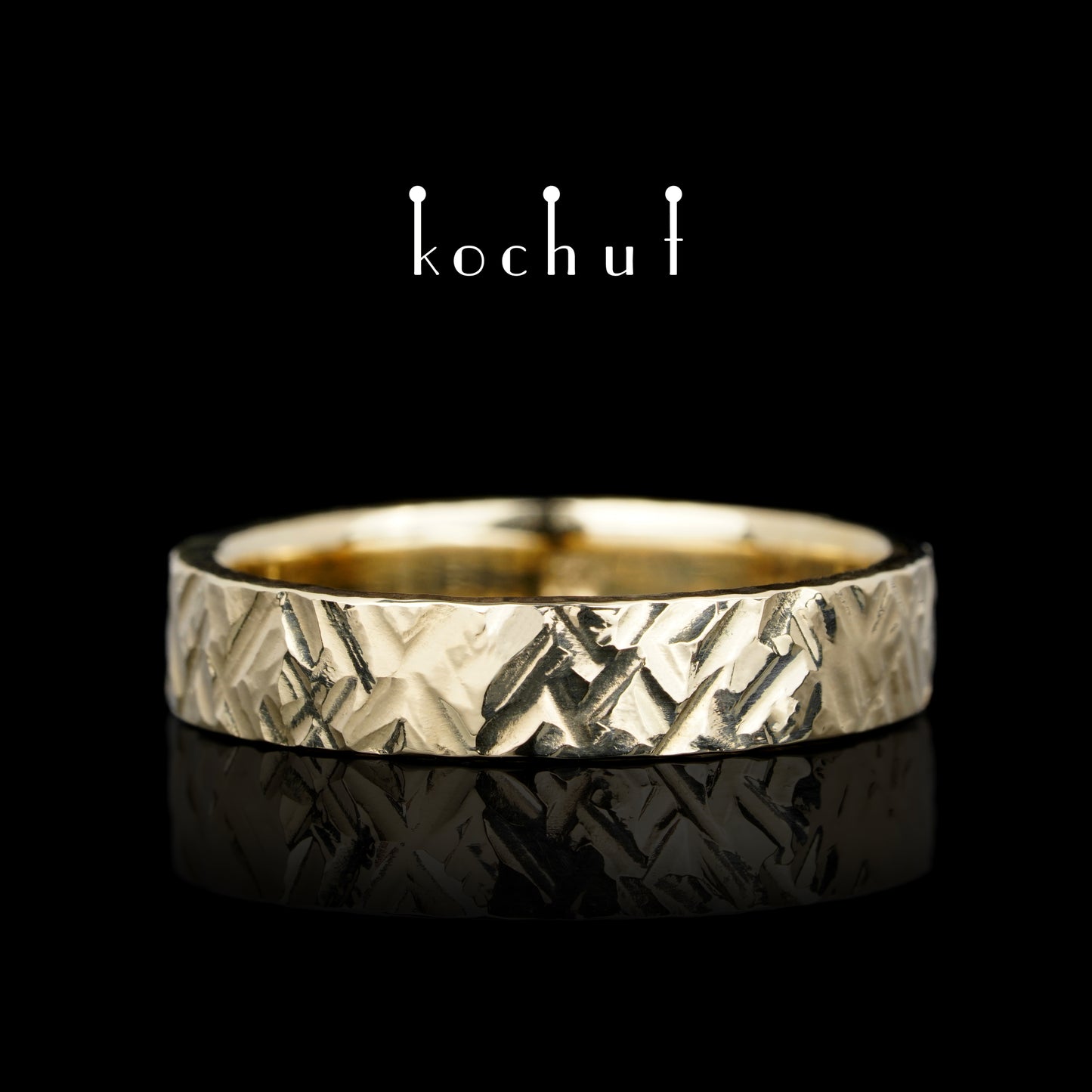 Storm — geschmiedeter Ring aus Gelbgold
