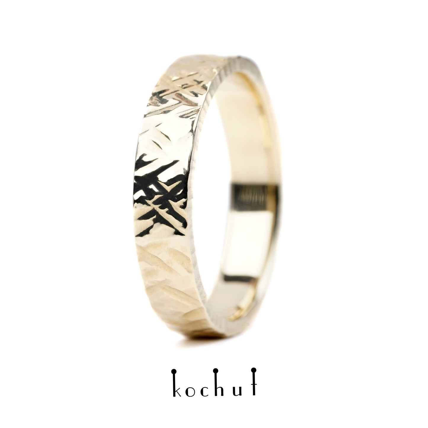 Storm — geschmiedeter Ring aus Gelbgold