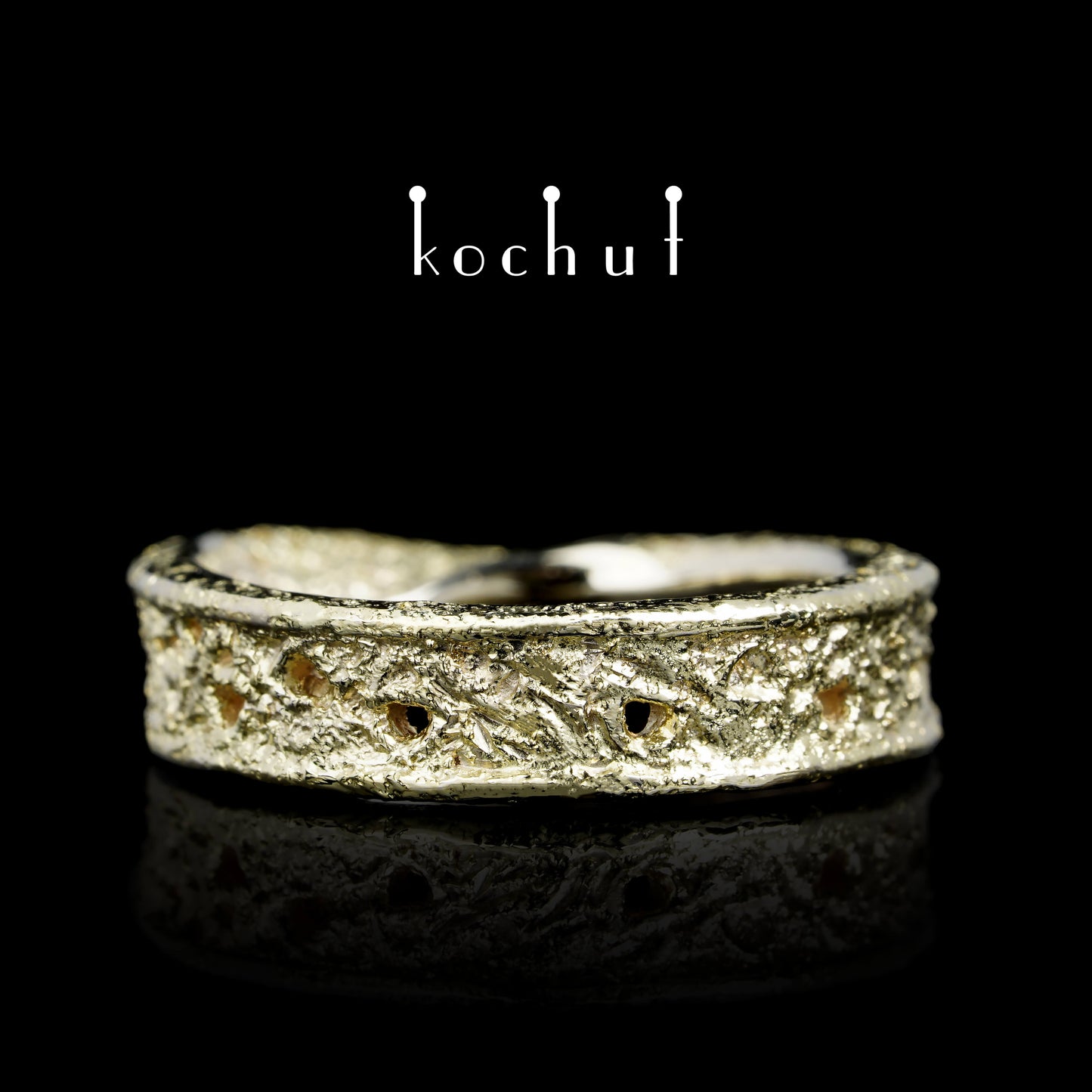Keltisches Möbius-Band — Ehering aus Weißgold, und auf der Oberfläche — Verschmelzung von Gelbgold