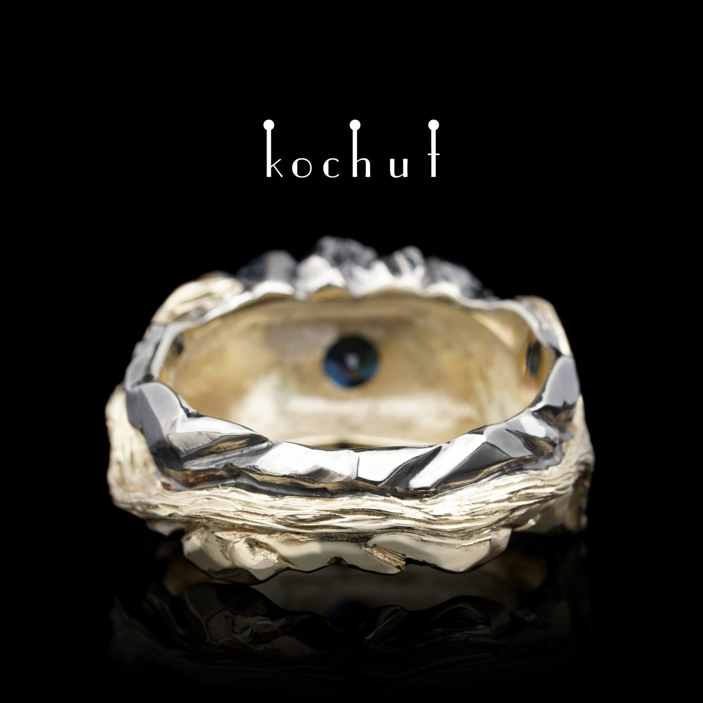 Dominator — Ring aus Weiß- und Gelbgold mit Saphir und Diamanten, überzogen mit schwarzem Rhodium